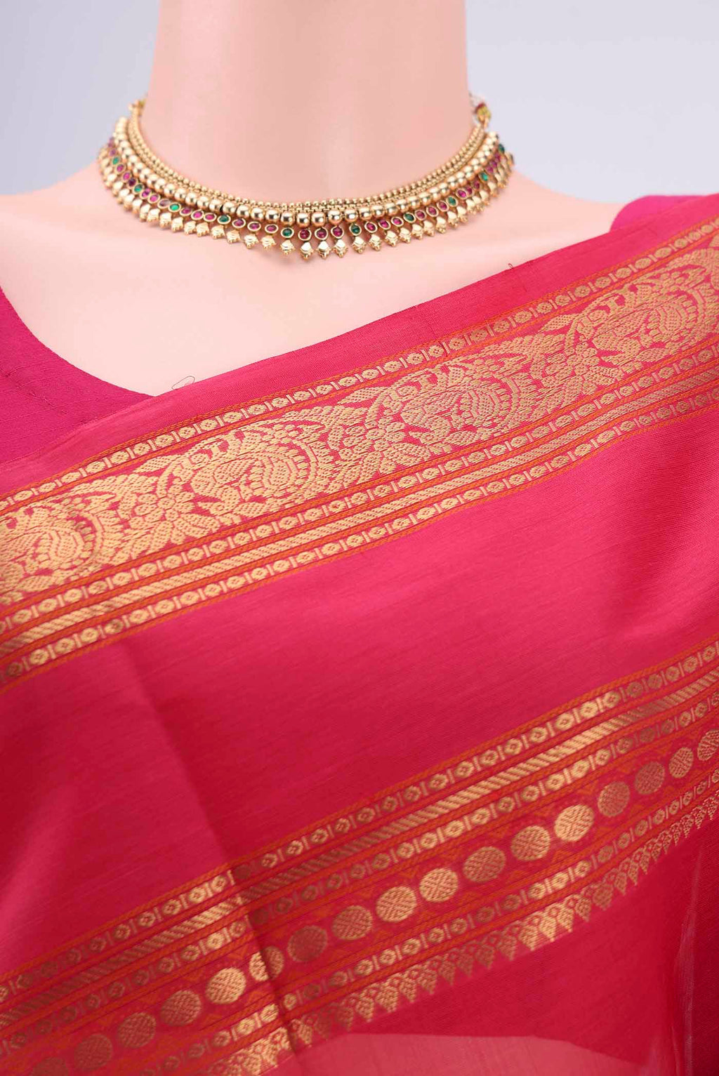 Border image of Dark Pink Kanjivaram Saree with Zari Butta on the body and Zari Border. 