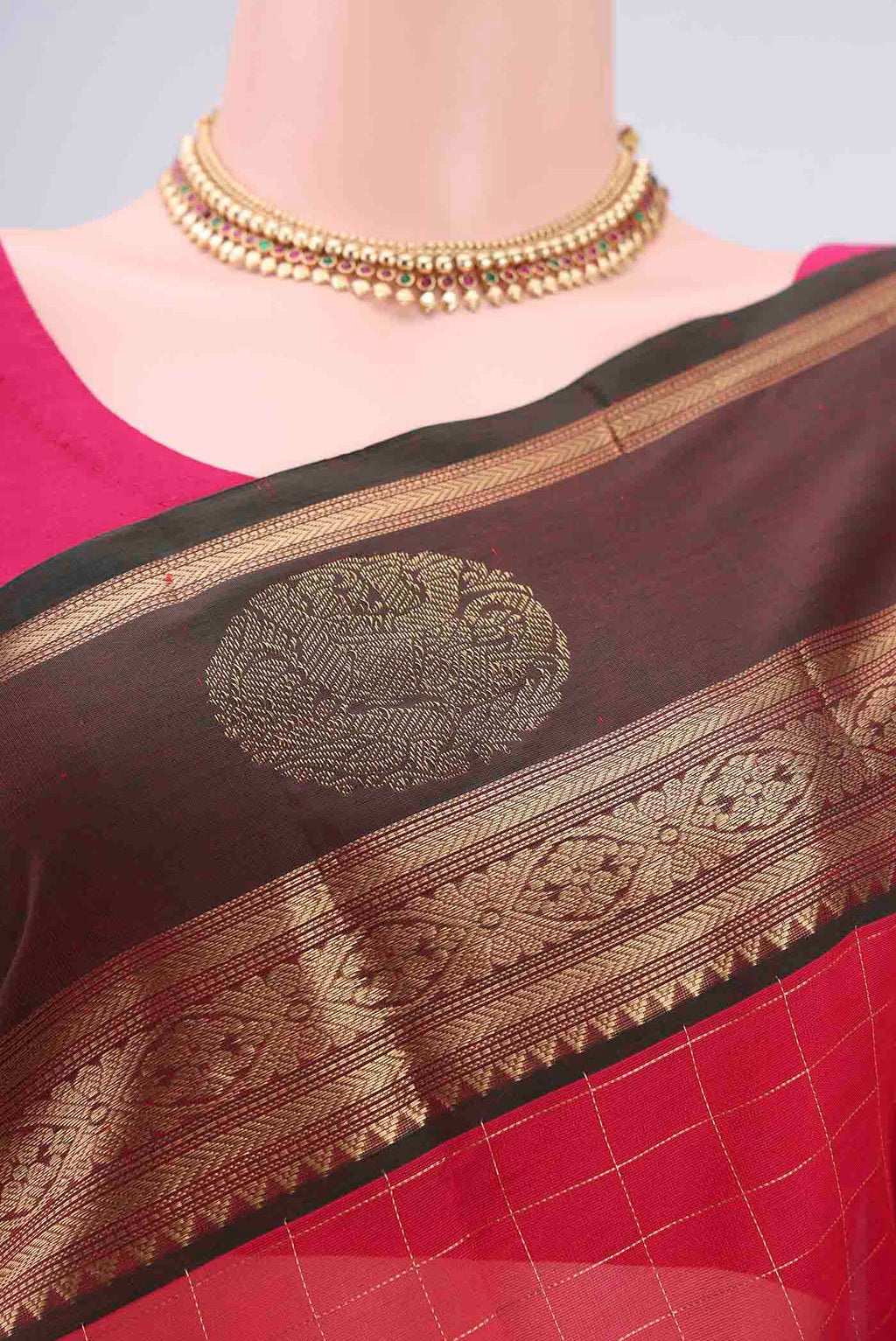 Border image of Dark Pink Kanjivaram Saree with Checked design on the body and Zari Border. 