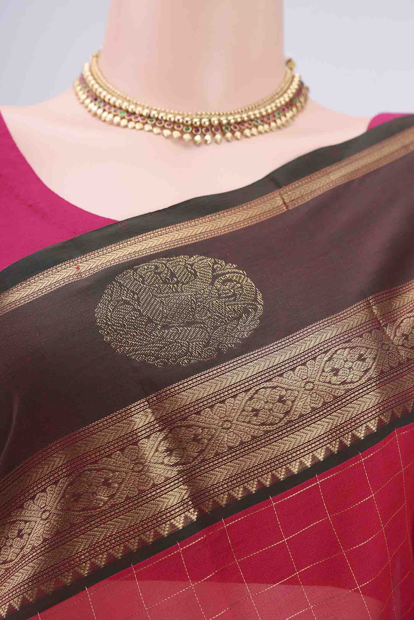 Border image of Dark Pink Kanjivaram Saree with Checked design on the body and Zari Border. 