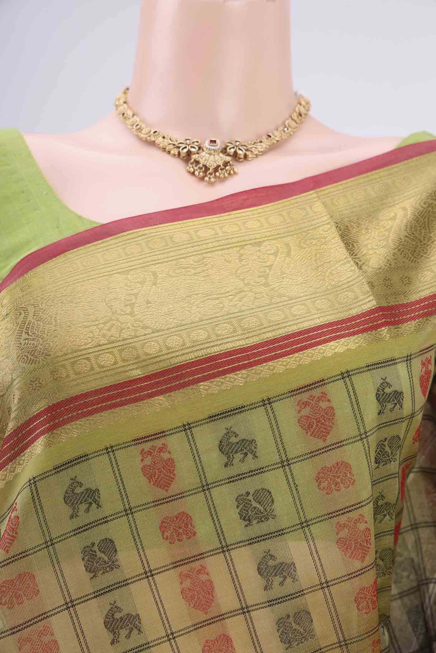 Border image of Light Green Kanjivaram Saree with Checked design on the body and Zari Border. 