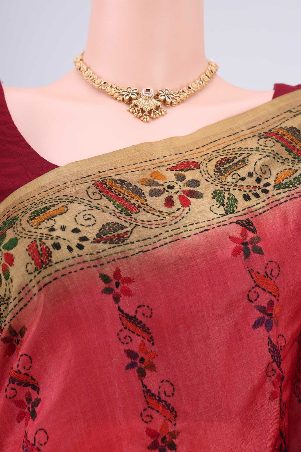 Border image of Dark Pink Kantha Silk Saree with Kantha Work on the body and Thread Border. 