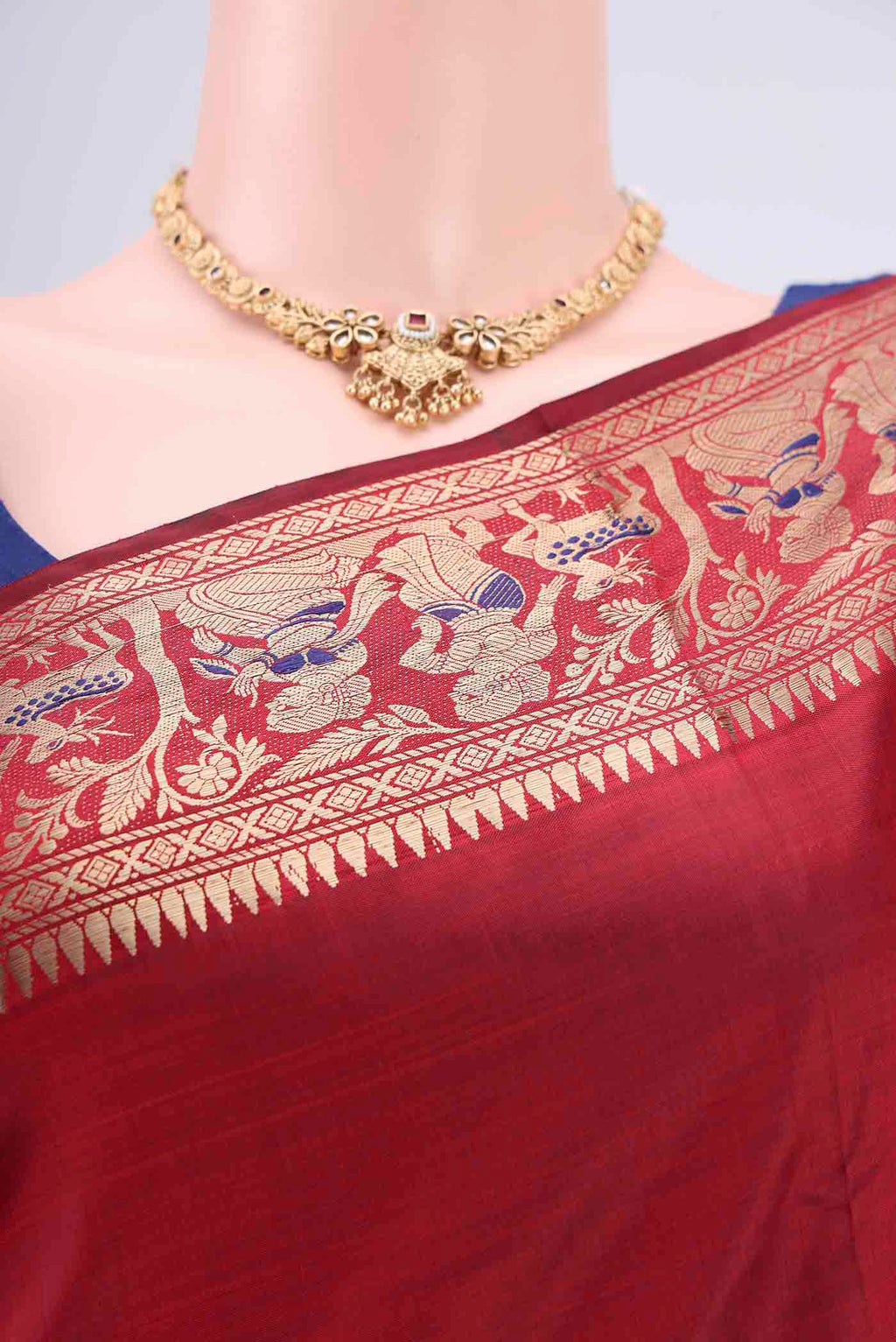 Border image of Maroon Baluchari Silk Saree with Zari And Thread Butta on the body and Zari And Thread Border. 