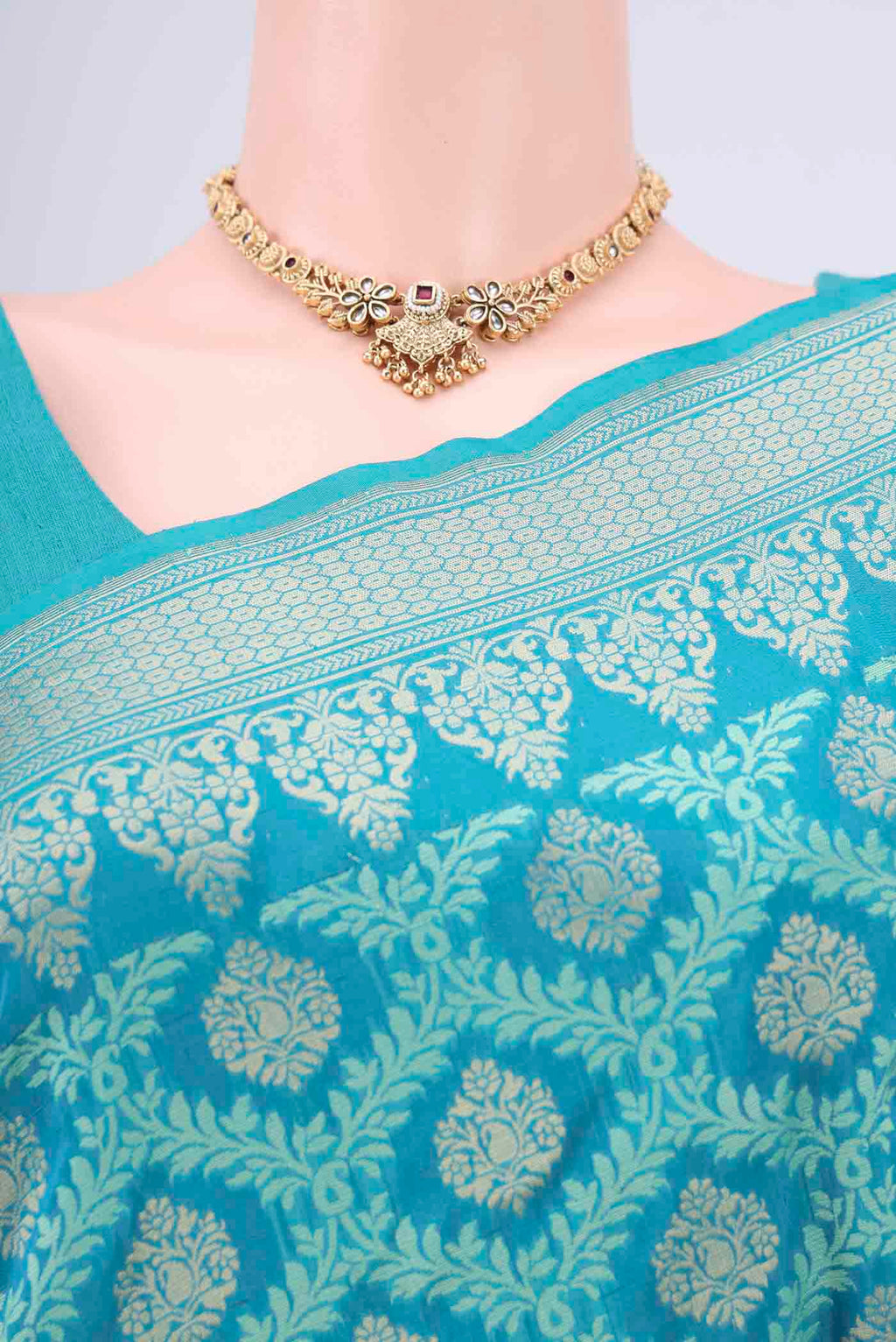 Border image of Sea Green Banarasi Silk Saree with Zari And Thread Butta on the body and Zari Border. 