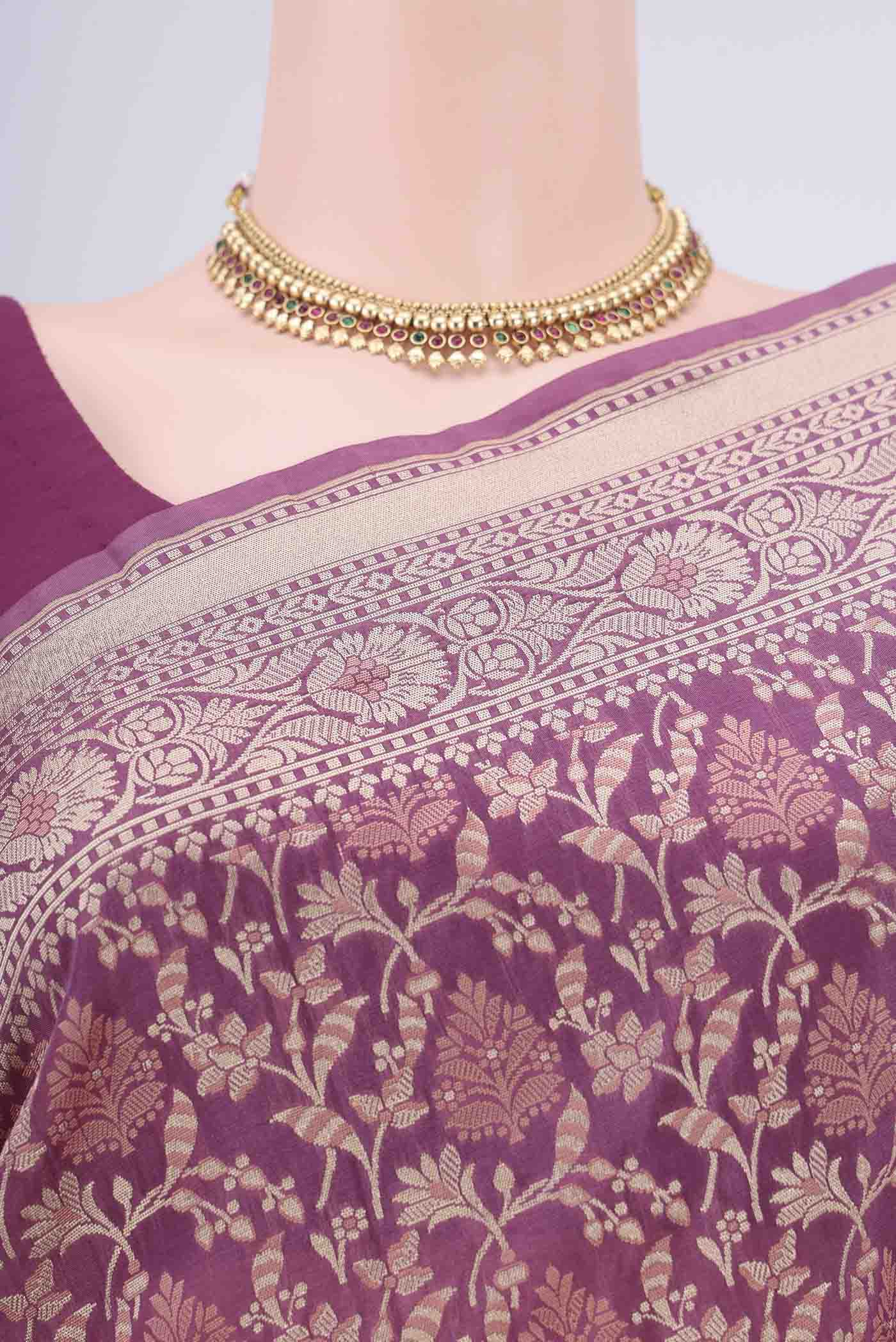 Border image of Rose Gold Banarasi Silk Saree with Zari And Thread Butta on the body and Zari Border. 