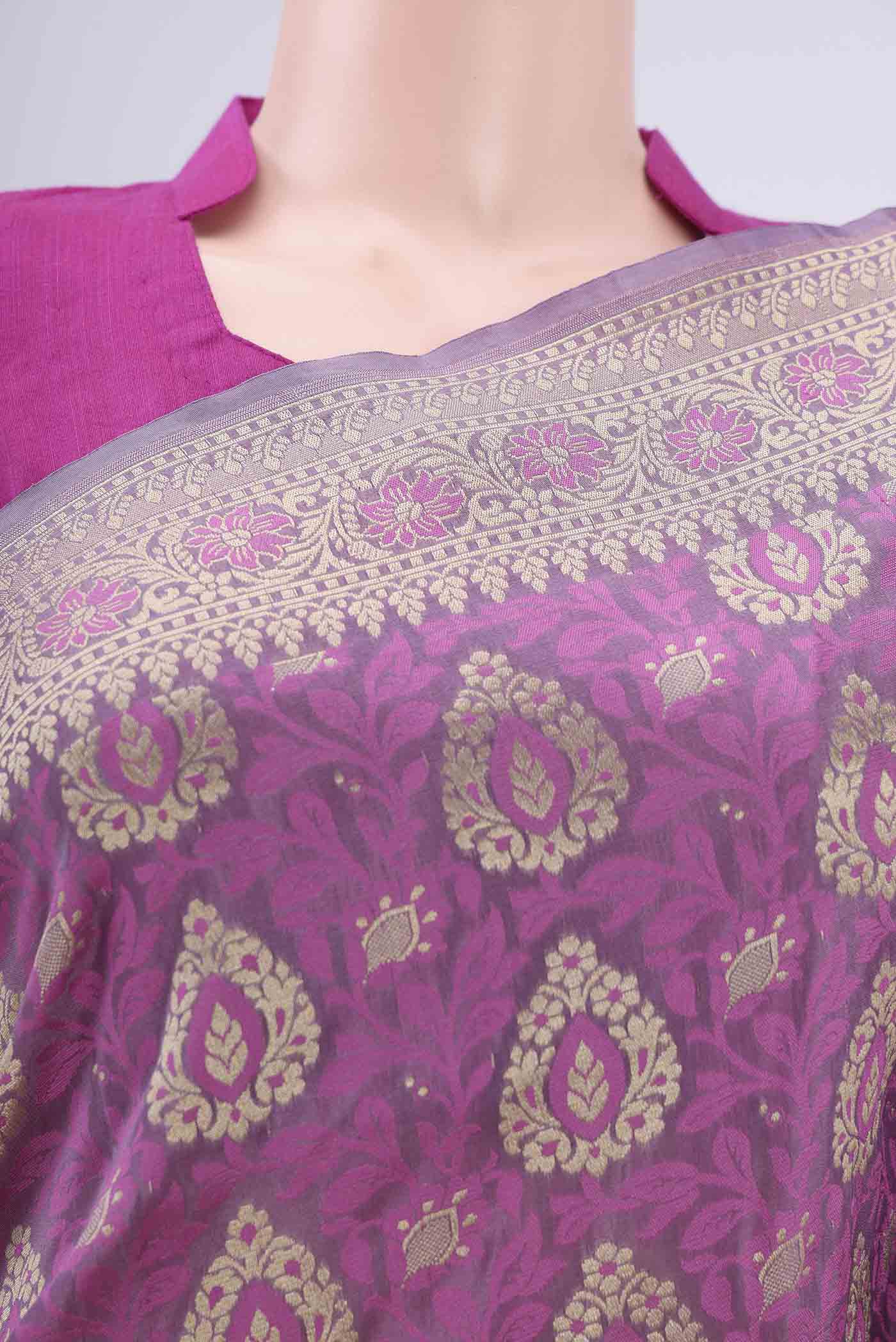 Border image of Light Magenta Banarasi Silk Saree with Zari And Thread Butta on the body and Zari Border. 