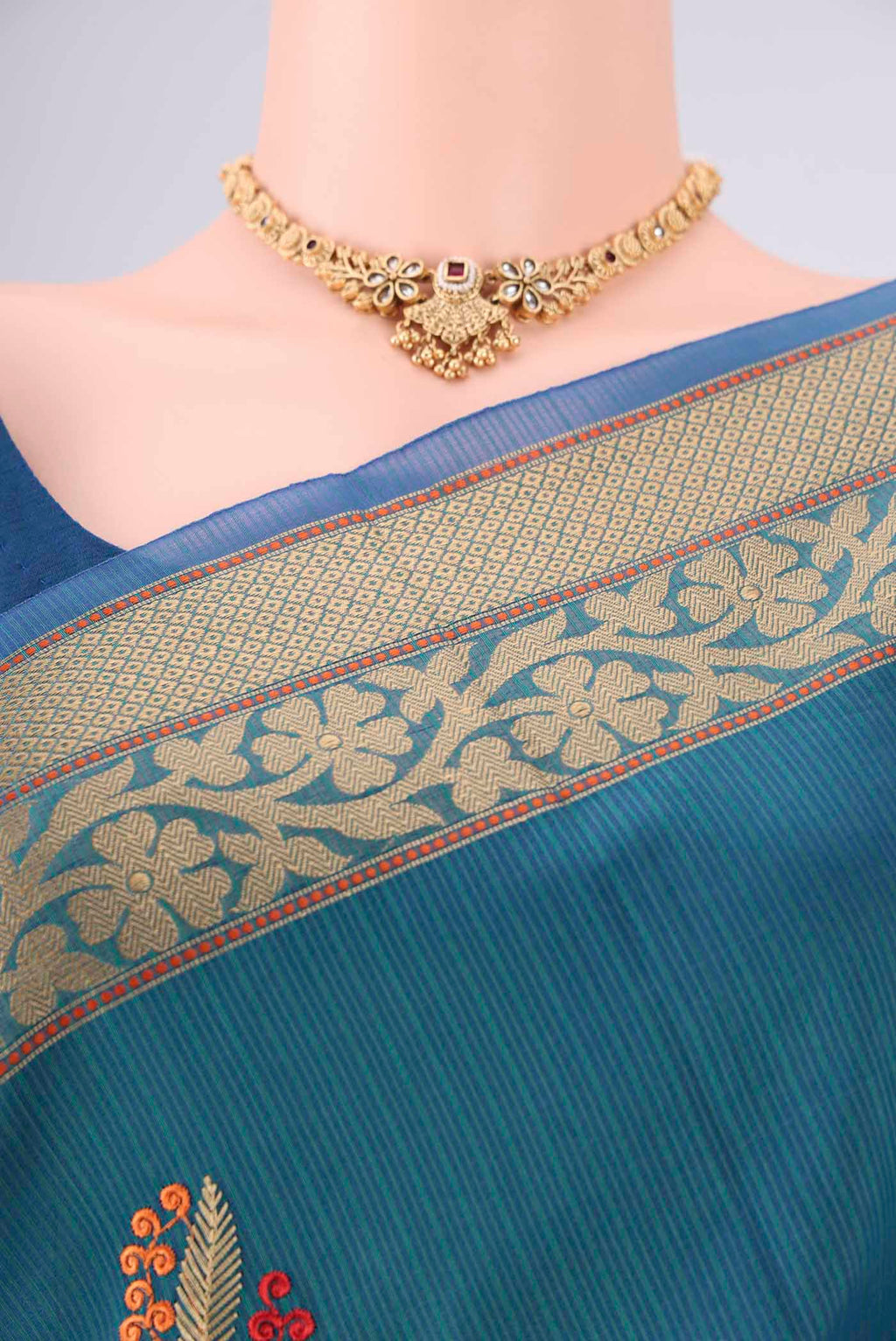 Border image of Green with Red Dual Tone Blended Kota Cotton Saree with Embroidery on the body and Thread Border. 