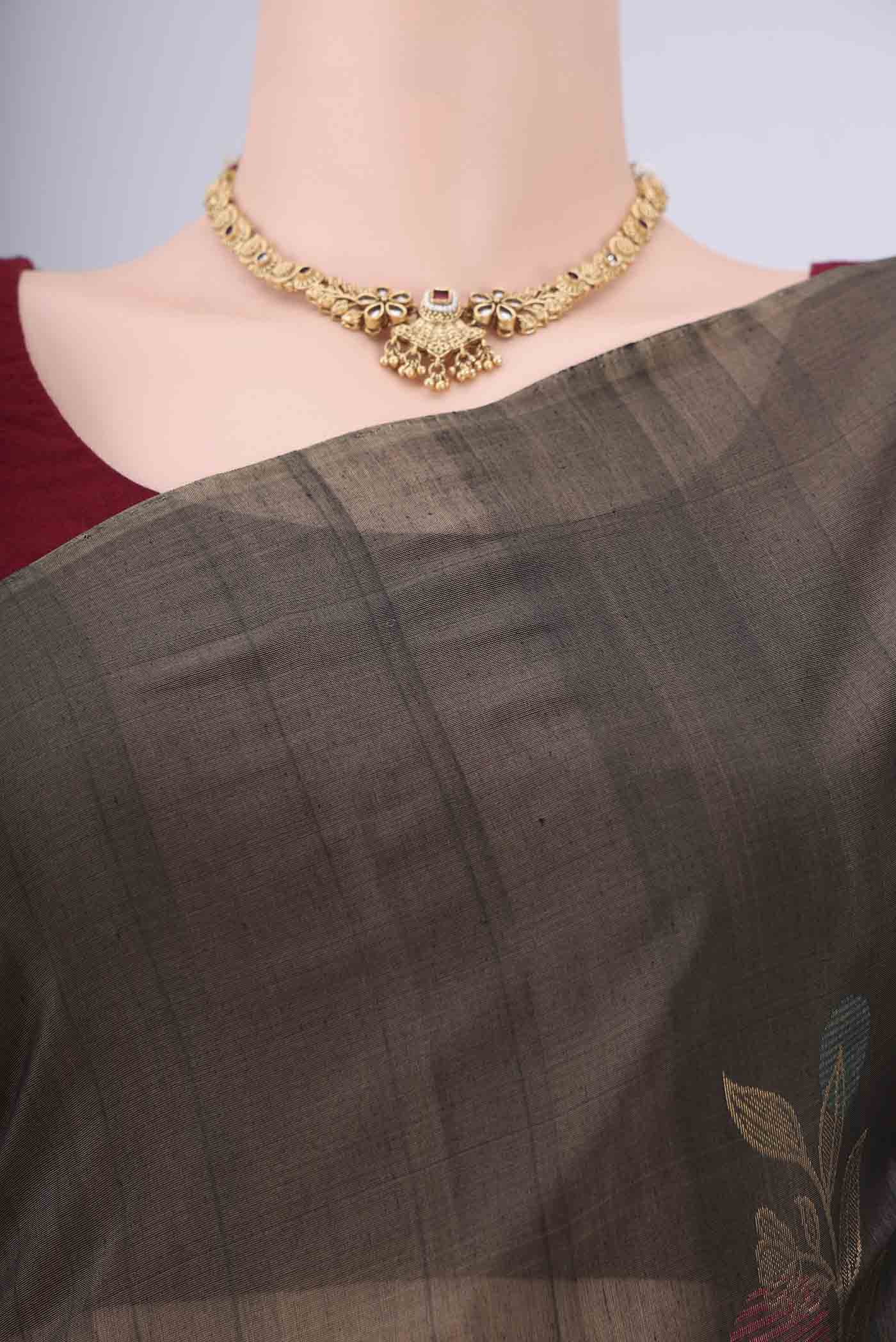 Border image of Grey Silk Cotton Saree with Zari Brocade on the body and Zari Border. 