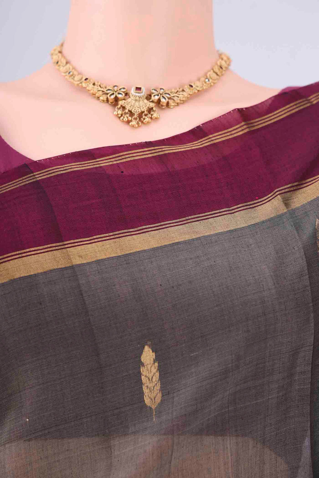 Border image of Grey Silk Cotton Saree with Zari Brocade on the body and Zari Border. 