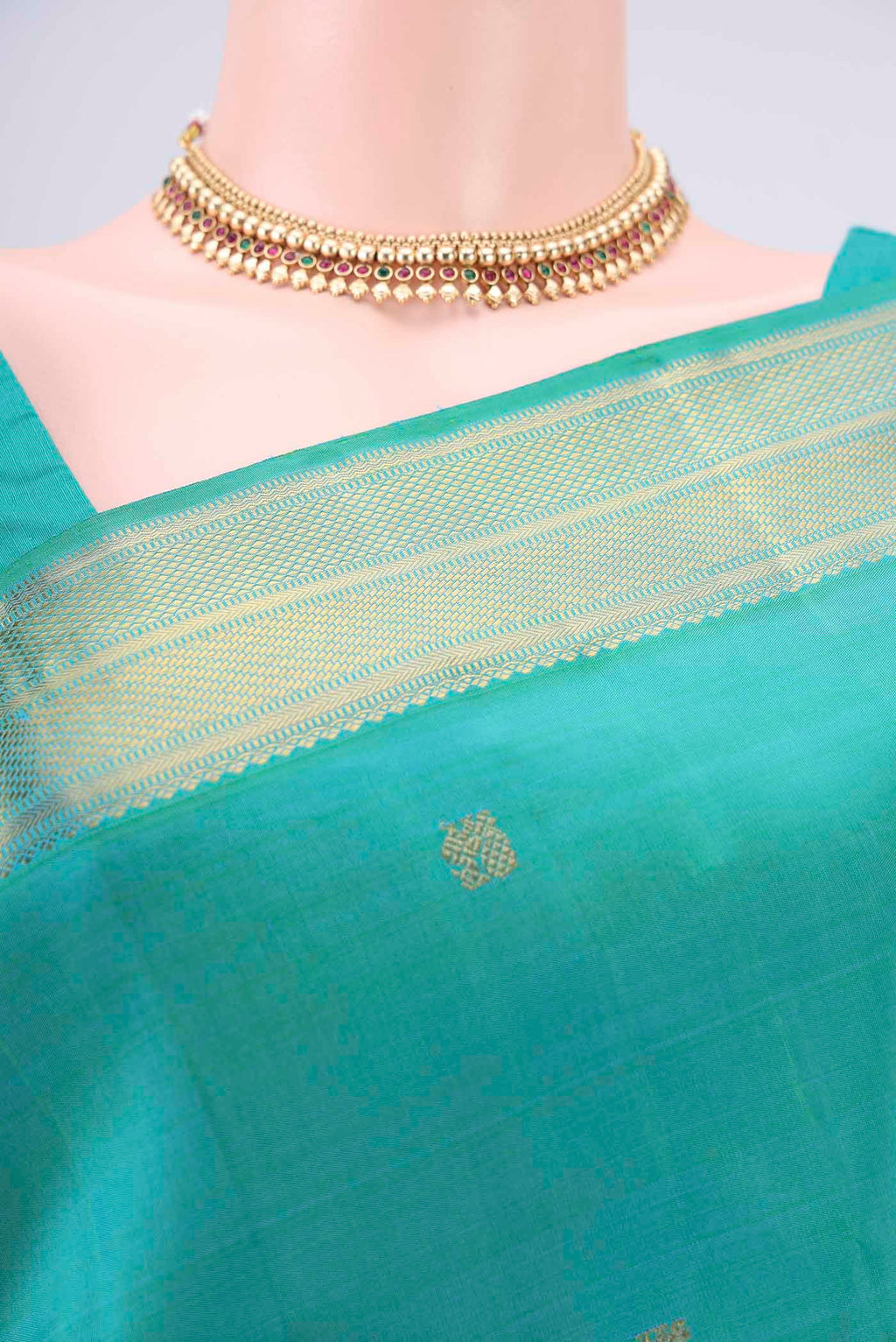 Border image of Pure Silk Pure Zari Sea Green Dual Tone Kanjivaram Saree with Zari Butta on the body and Zari Border. 