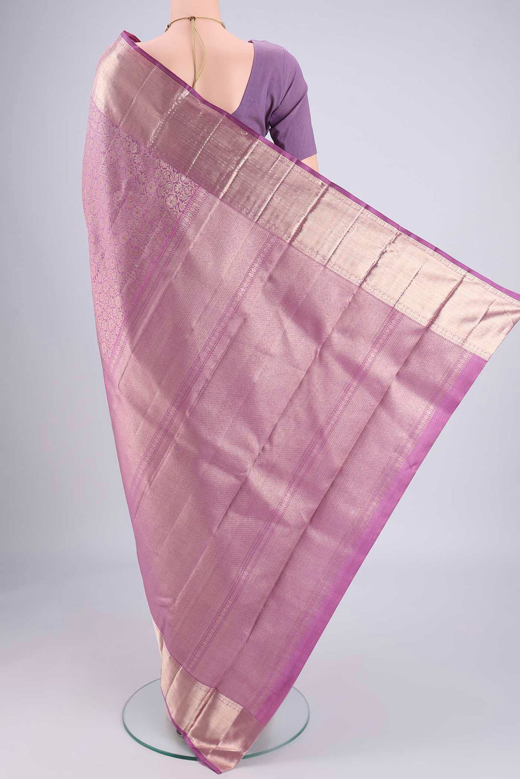 Flat view of Lilac Dual Tone Kanchipuram Silk Saree with Zari Brocade on the body and Zari Border. 