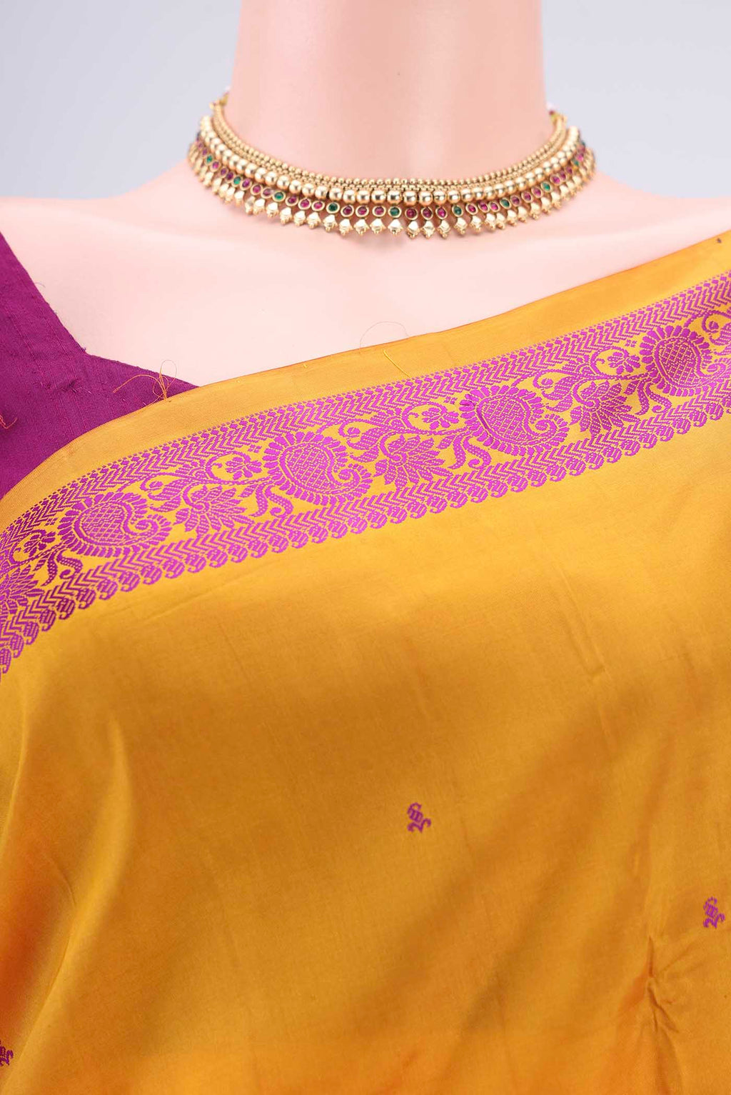 Border image of Mustard Kanchipuram Silk Saree with Thread Butta on the body and Thread Border. 