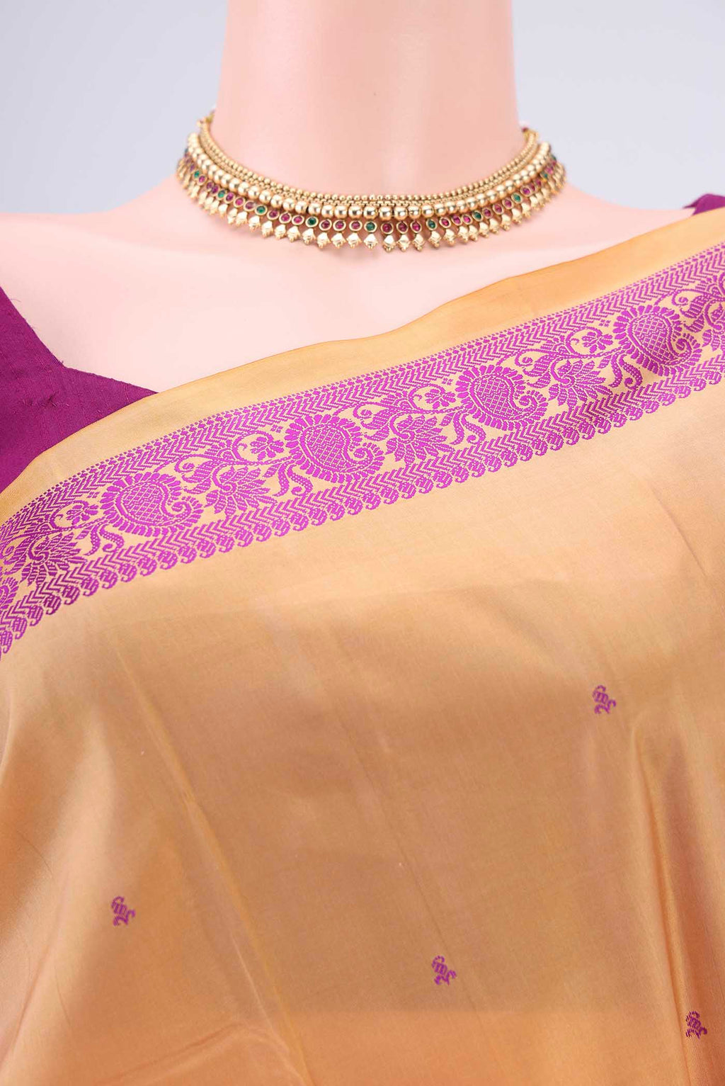 Border image of Sandal Kanchipuram Silk Saree with Thread Butta on the body and Thread Border. 