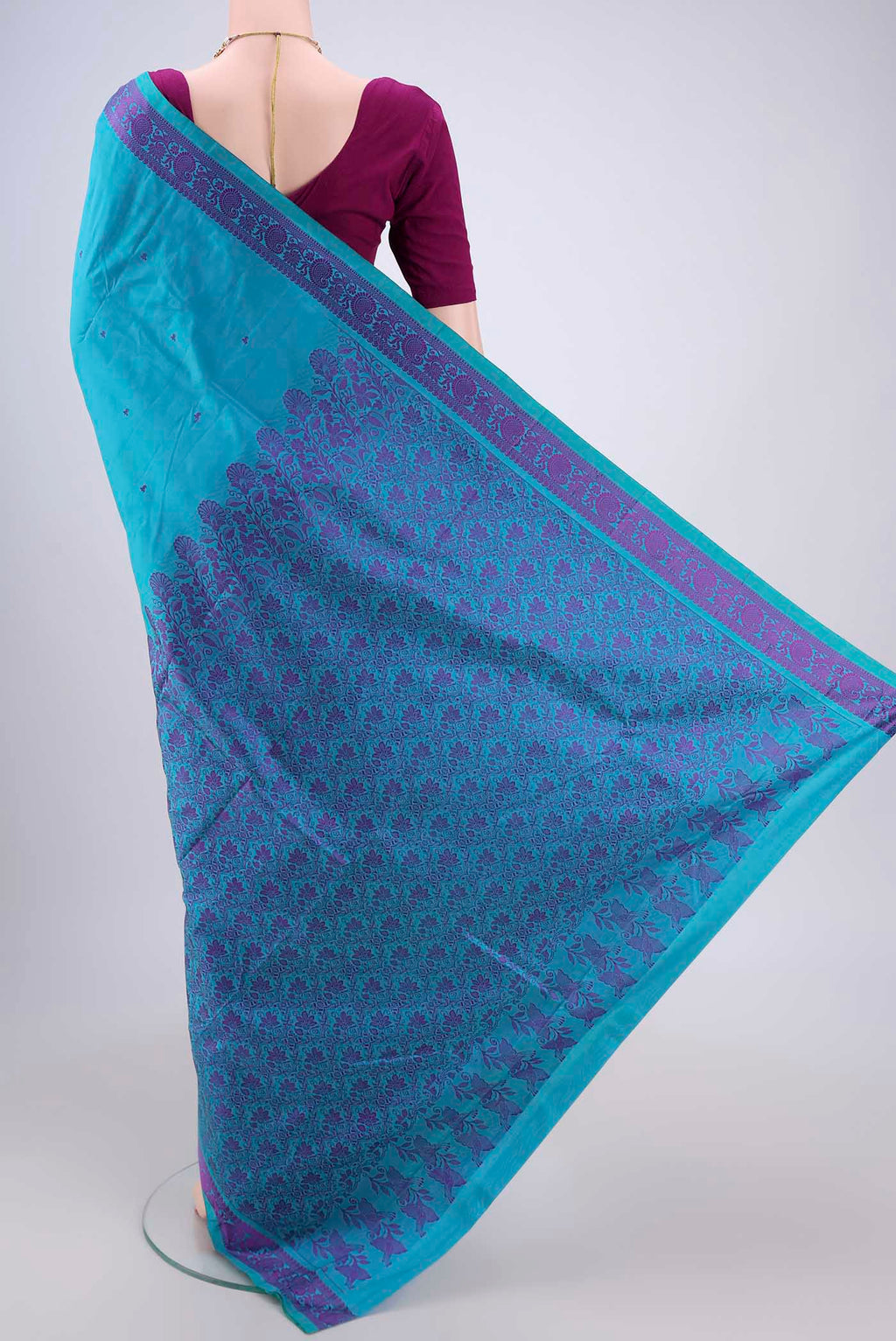 Flat view of Blue Kanchipuram Silk Saree with Thread Butta on the body and Thread Border. 