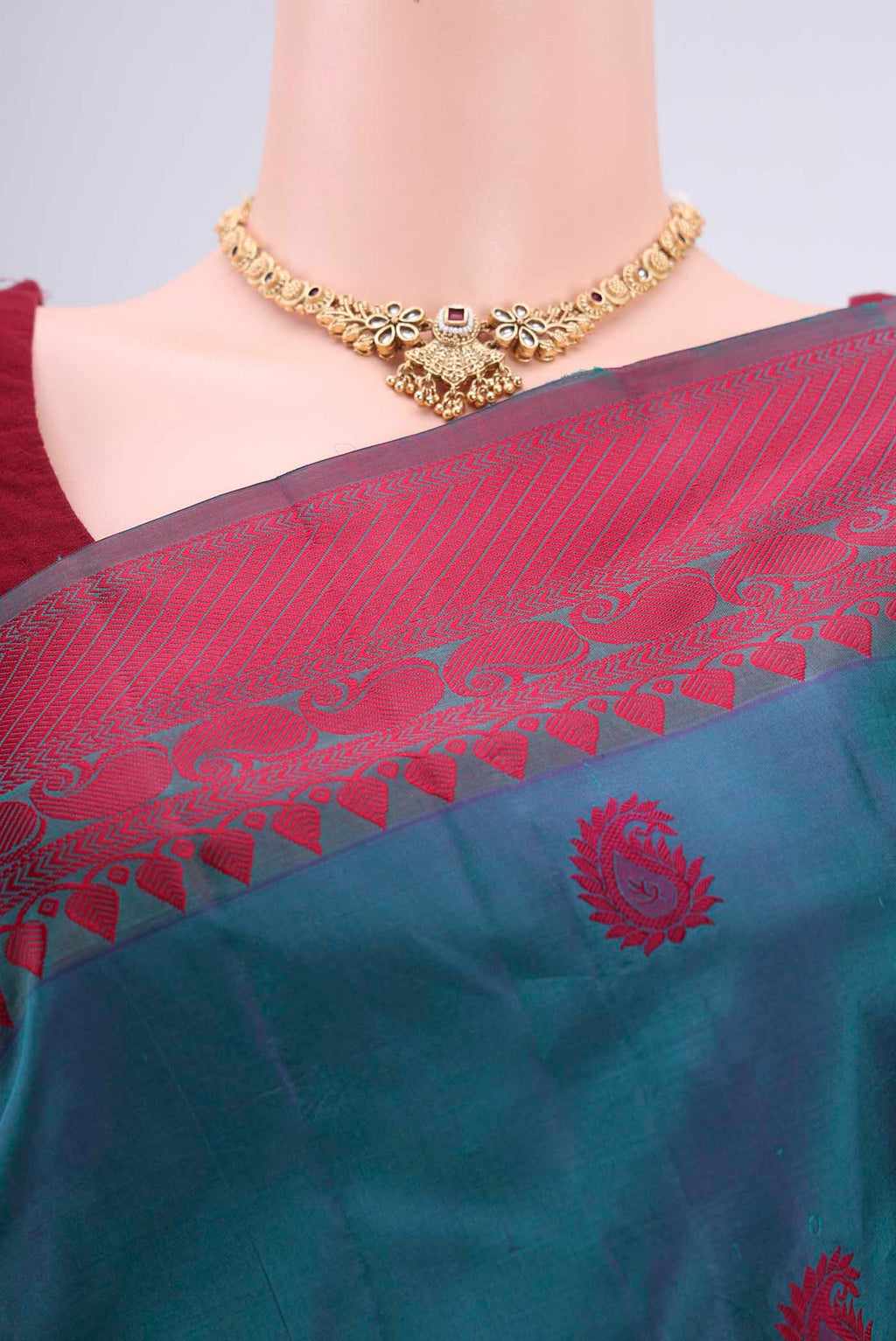 Border image of Dark Blue Kanjivaram Silk Saree with Thread Butta on the body and Thread Border. 