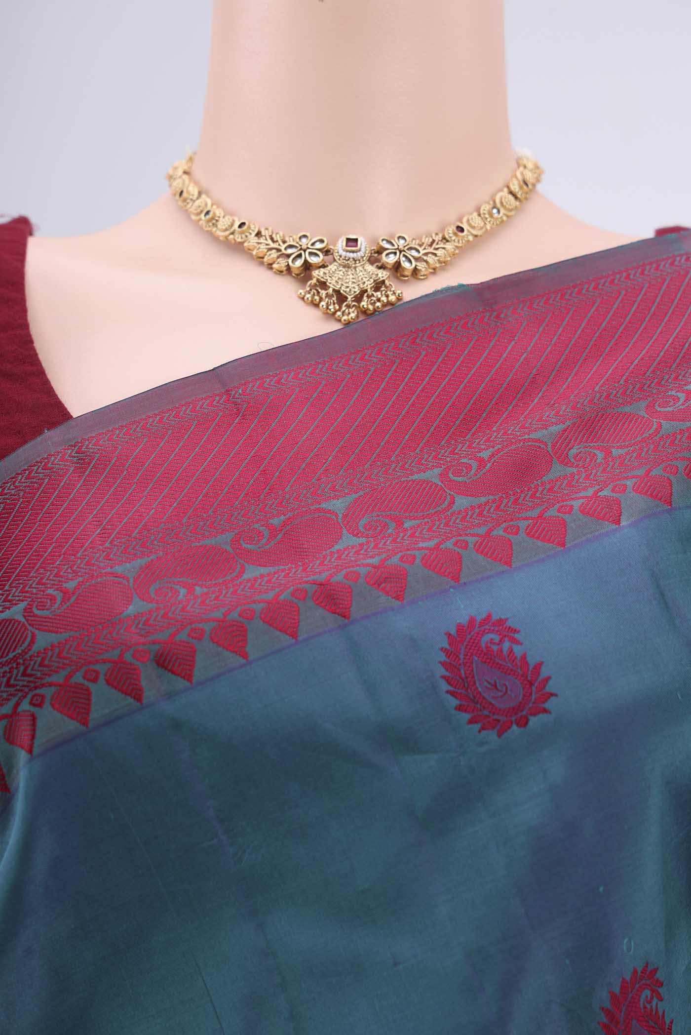 Border image of Dark Blue Kanjivaram Silk Saree with Thread Butta on the body and Thread Border. 