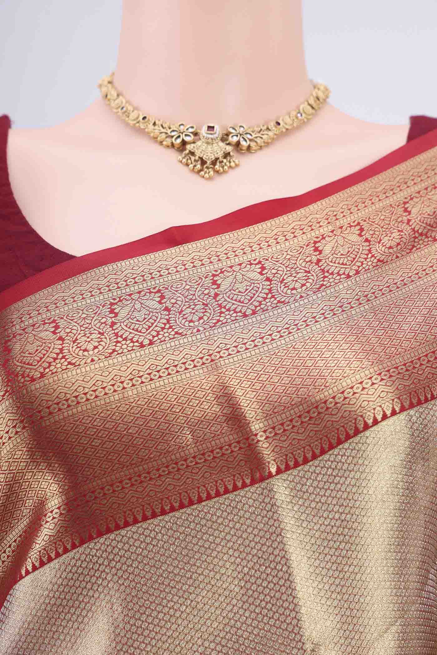Border image of Gold with maroom Dual Tone Kanjivaram Silk Saree with Zari Brocade on the body and Zari Border. 