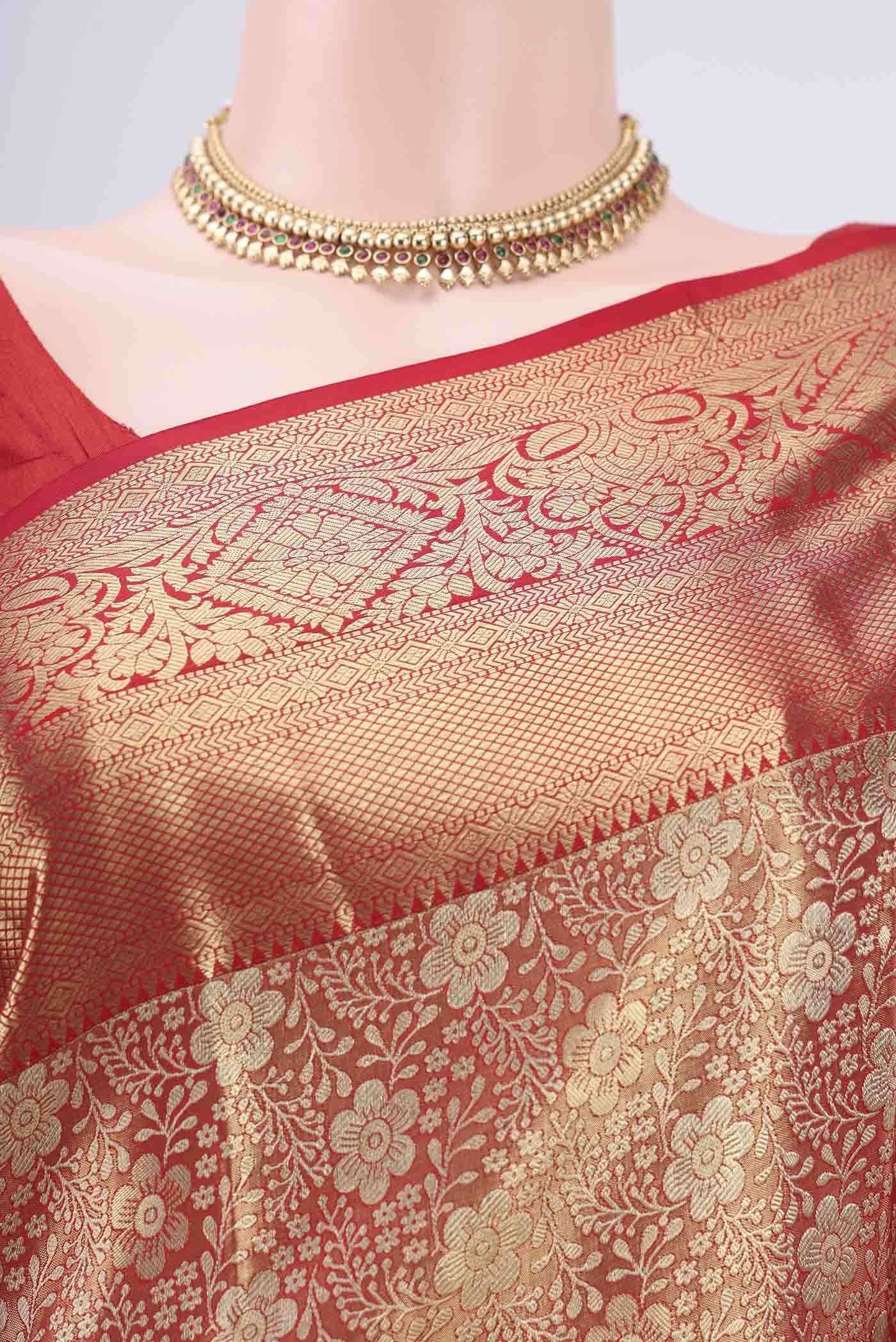 Border image of Gold with red Dual Tone Kanjivaram Silk Saree with Zari Brocade on the body and Zari Border. 