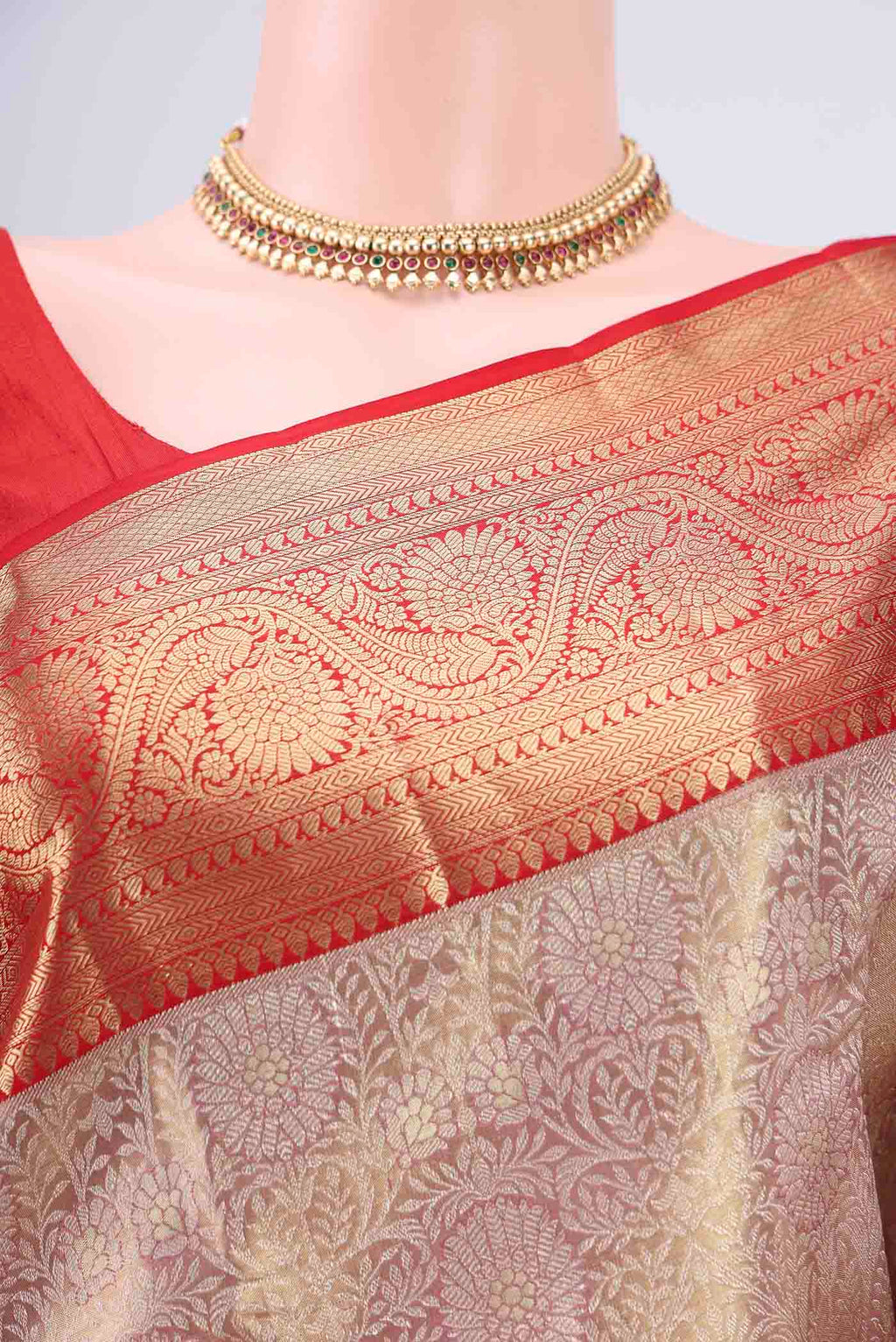 Border image of Gold with maroom Dual Tone Kanchipuram Silk Saree with Zari Brocade on the body and Zari Border. 