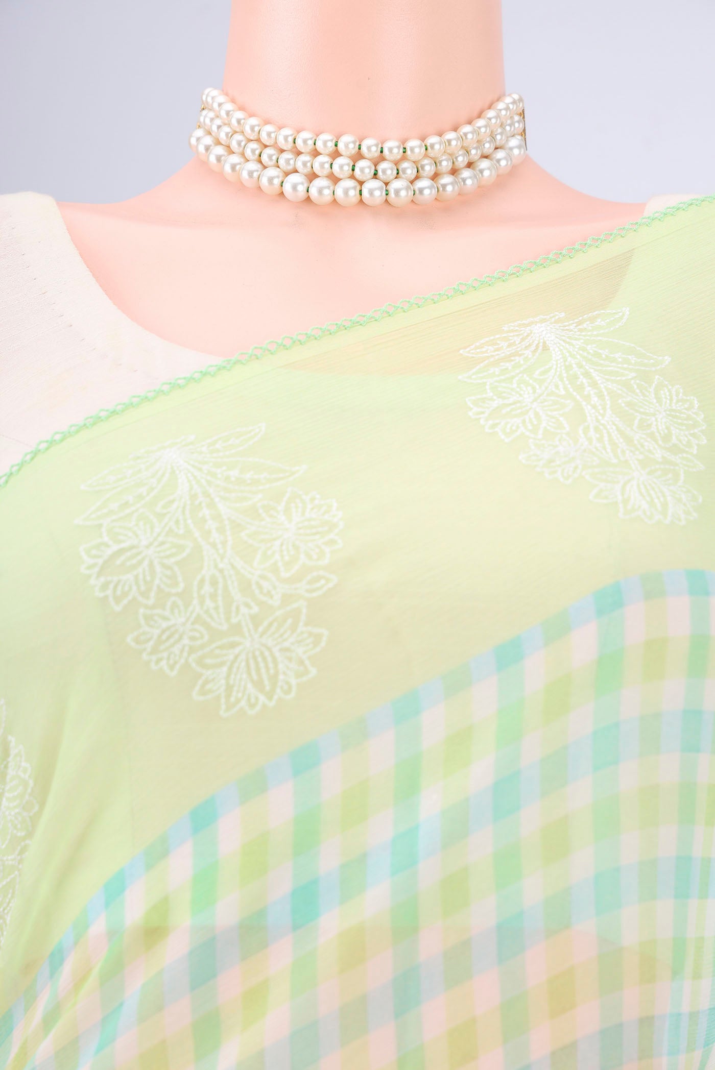 Border image of Light Green Mysore Chiffon Saree with Checked design on the body and Thread Border. 