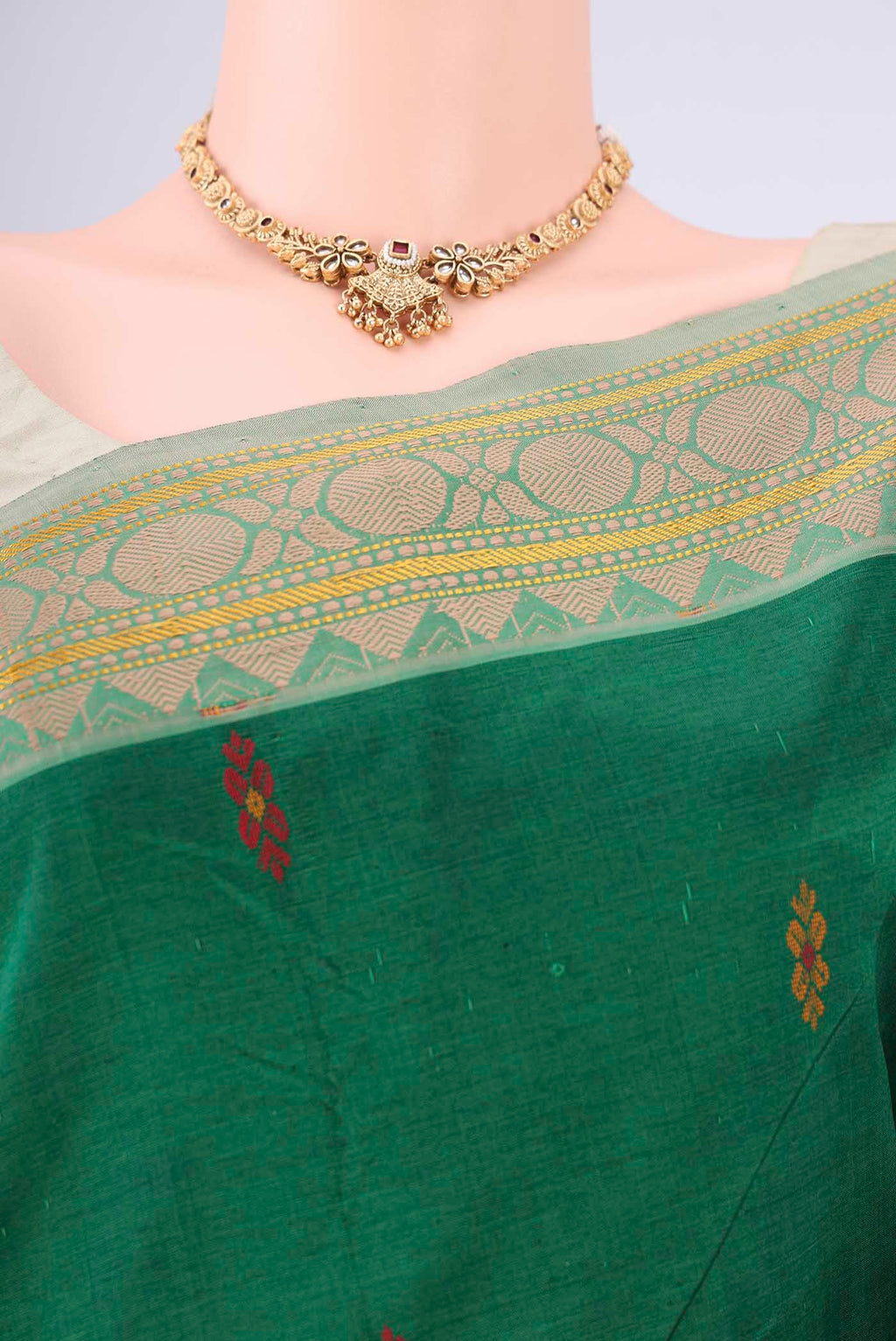 Border image of Bottle Green Blended Poly Cotton Saree with Thread Butta on the body and Thread Border. 
