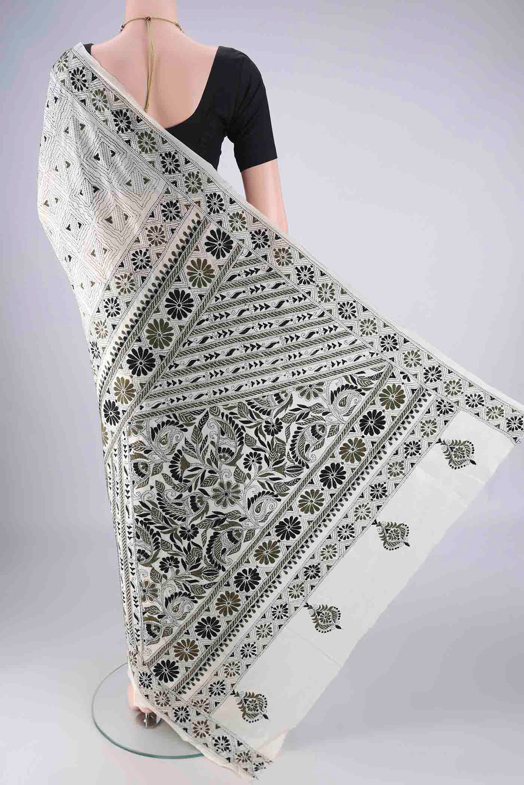 Flat view of Off White Tussar Silk Saree with Kantha Work on the body and Thread Border. 