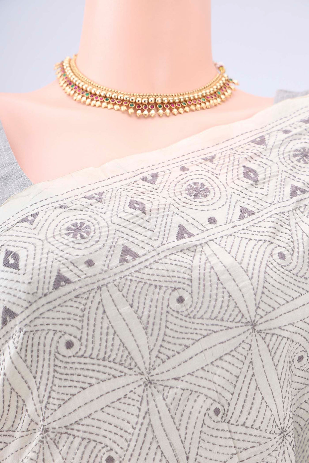 Border image of White Kantha Silk Saree with Kantha Work on the body and Thread Border. 