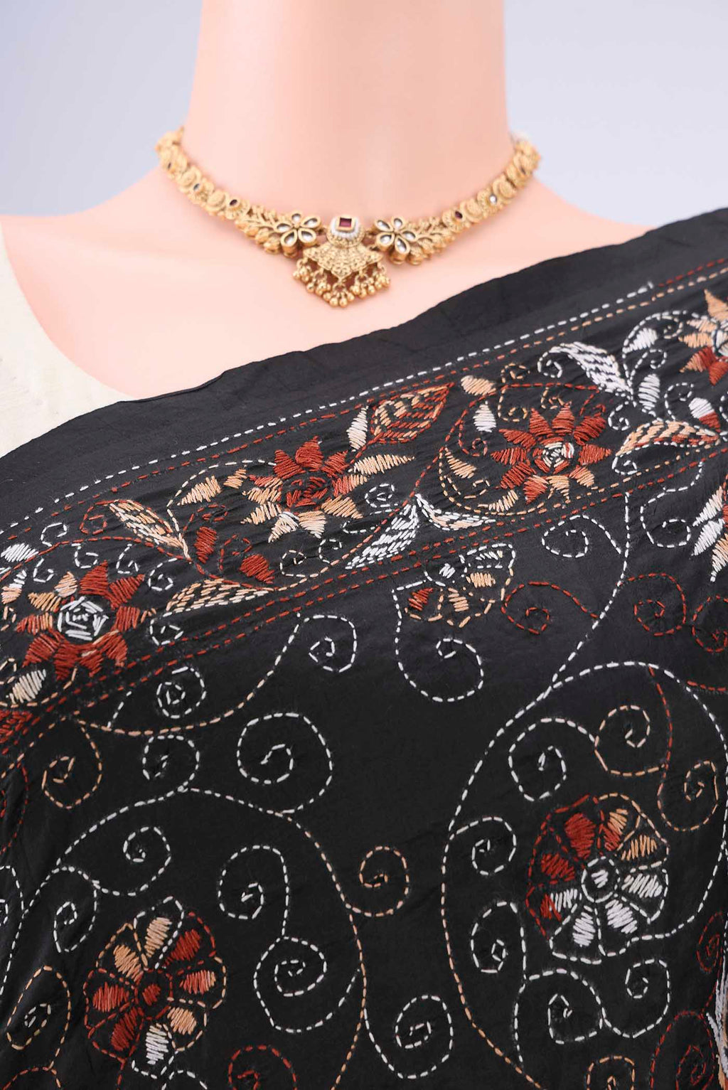 Border image of Black Kantha Silk Saree with Kantha Work on the body and Thread Border. 