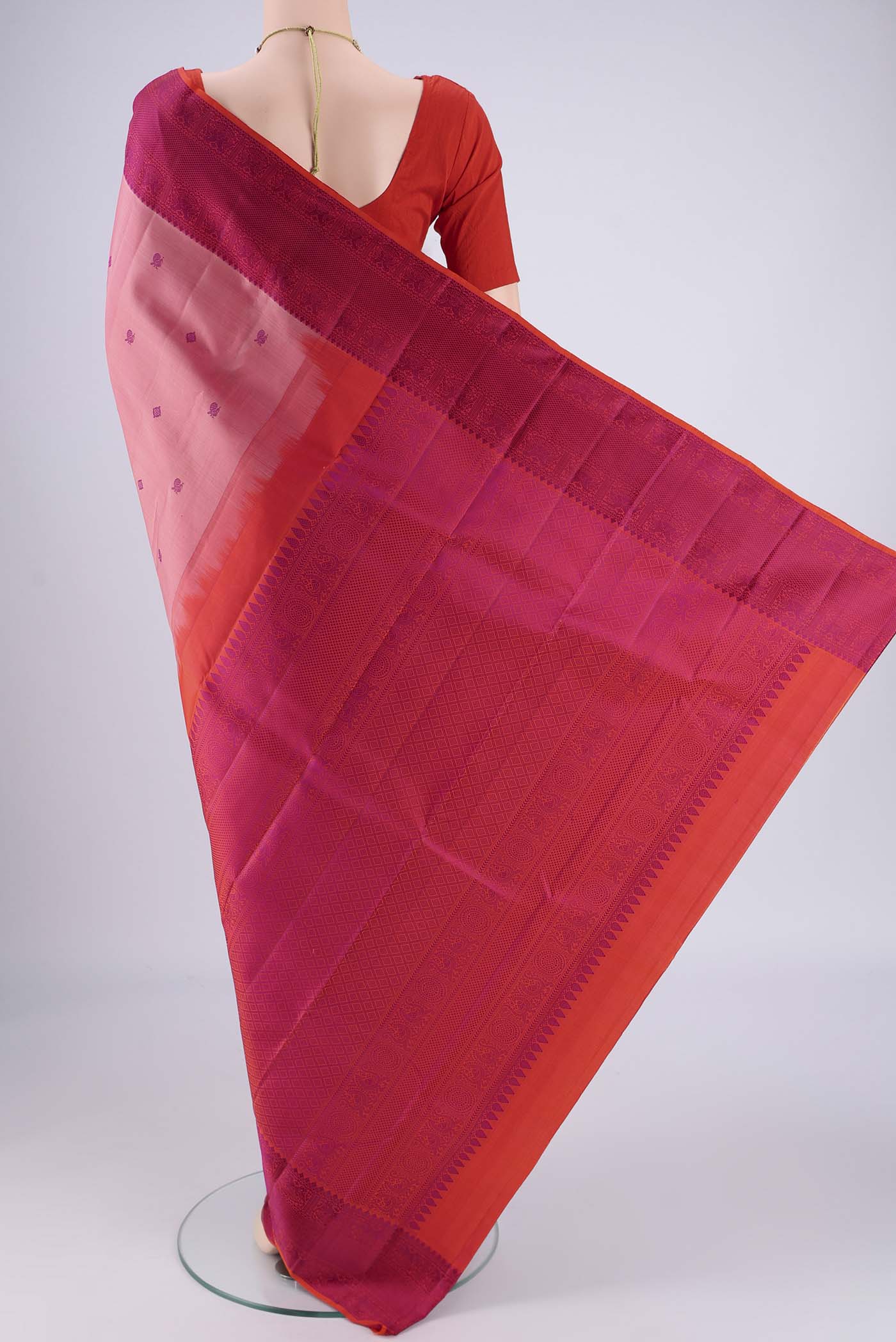 Flat view of Rose pink Dual Tone Kanchipuram Saree with Thread Butta on the body and Thread Border. 