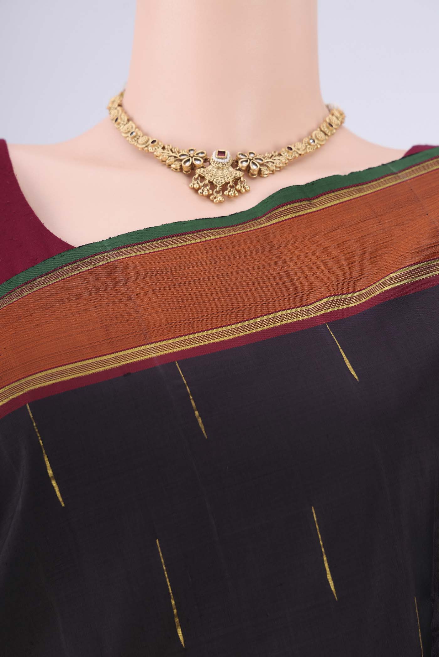 Border image of Black Kanchipuram Saree with Zari Butta on the body and Zari Border. 