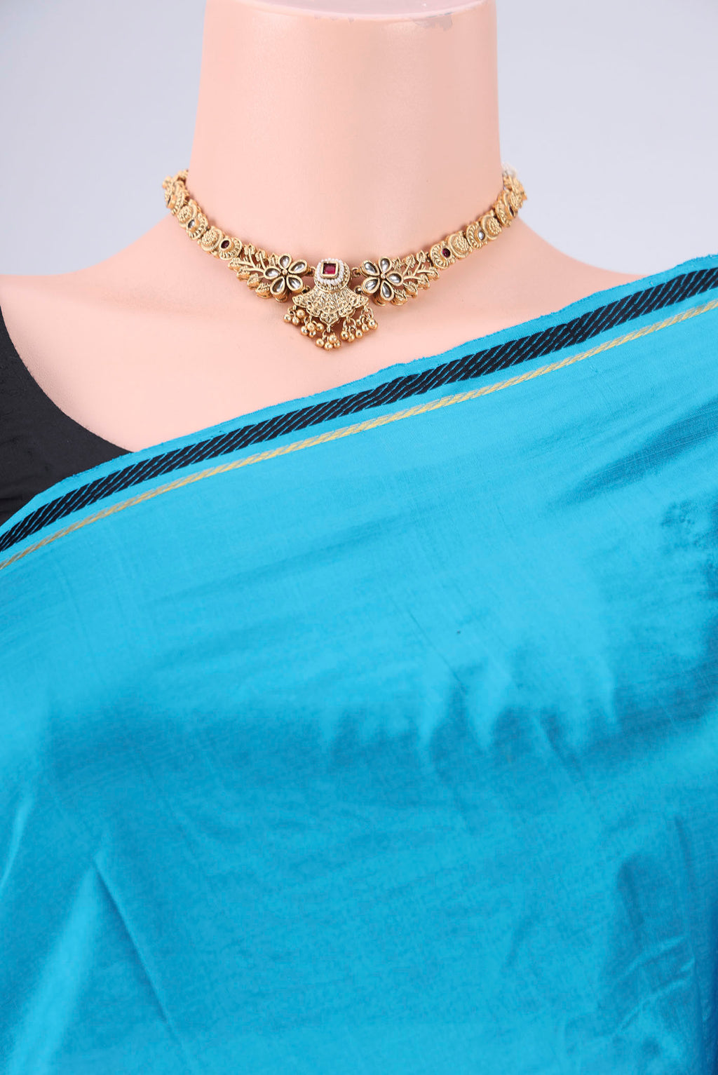 Border image of Blue Dual Tone Kanchipuram Saree with Plain Body and Zari And Thread Border. 