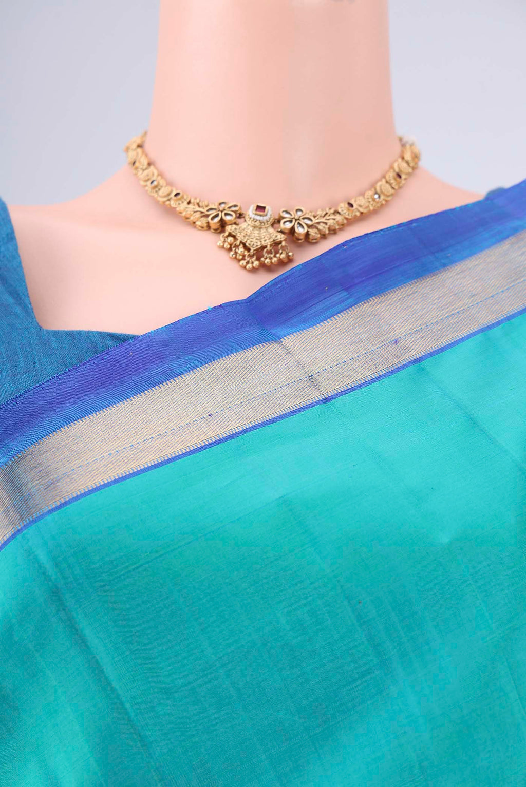 Border image of Turquoise Kanjivaram Saree with Plain Body and Zari Border. 