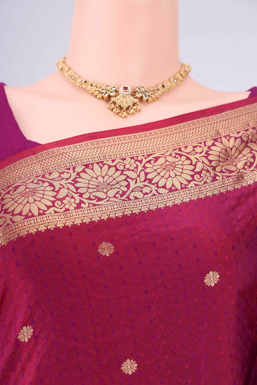Border image of Magenta Dual Tone Blended Bangalore Silk Saree with Jacquard With Zari Butta on the body and Zari Border. 