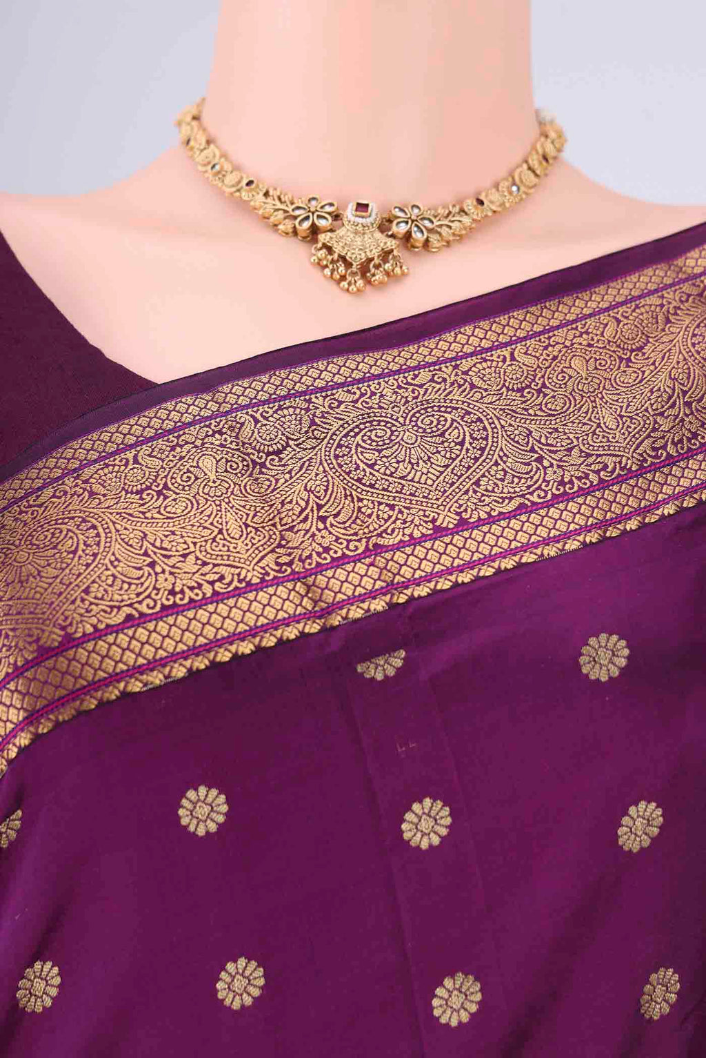 Border image of Purple Dual Tone Blended Bangalore Silk Saree with Zari Butta on the body and Zari Border. 
