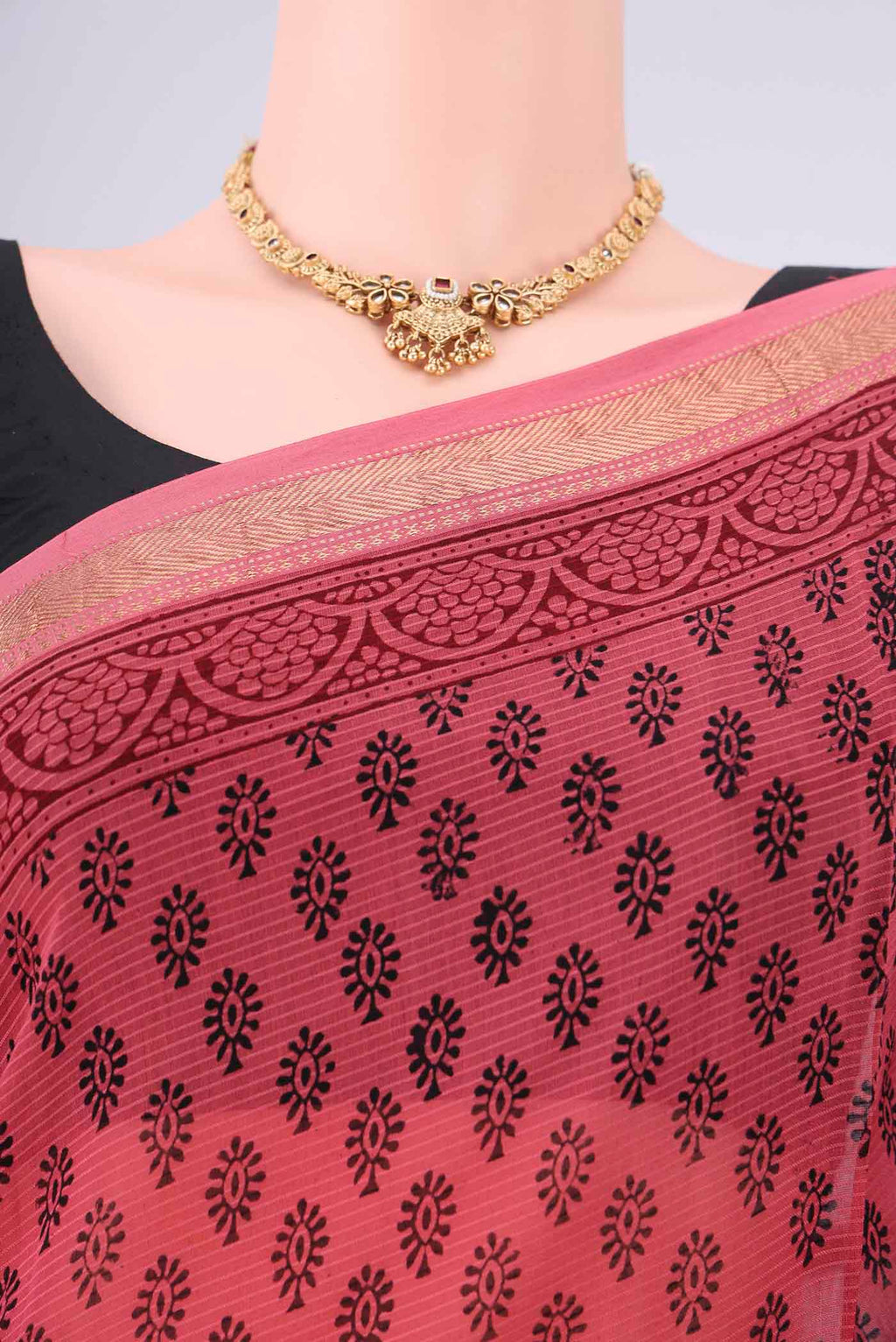 Border image of Coral Maheshwari Silk Cotton Saree with Printed design on the body and Zari Border. 