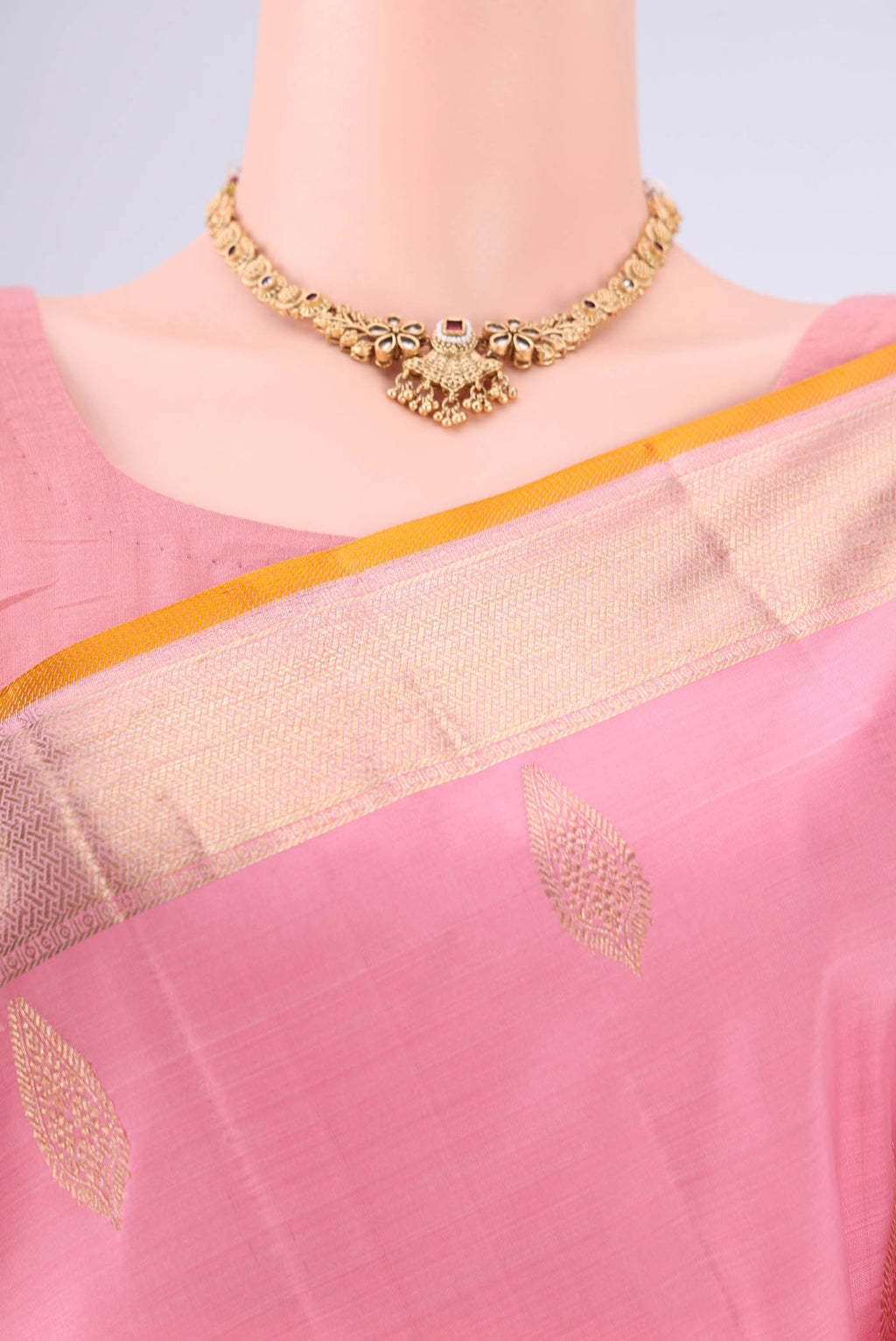 Border image of Rose pink Nangavalli Silk [ Salem ] Saree with Zari Butta on the body and Zari Border. 