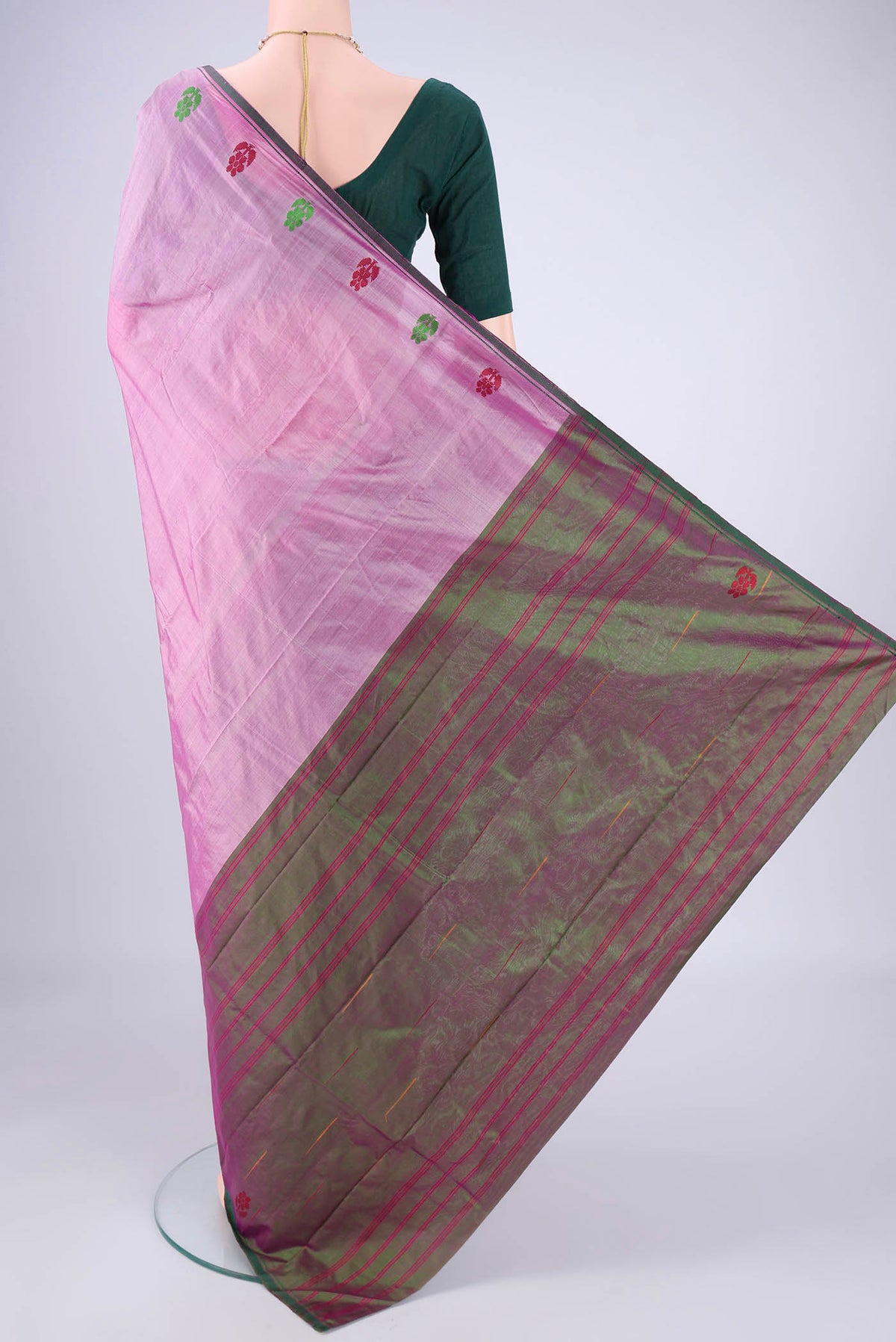 Flat view of Lavender Kanchipuram Silk Saree with Plain Body and Thread Border. 
