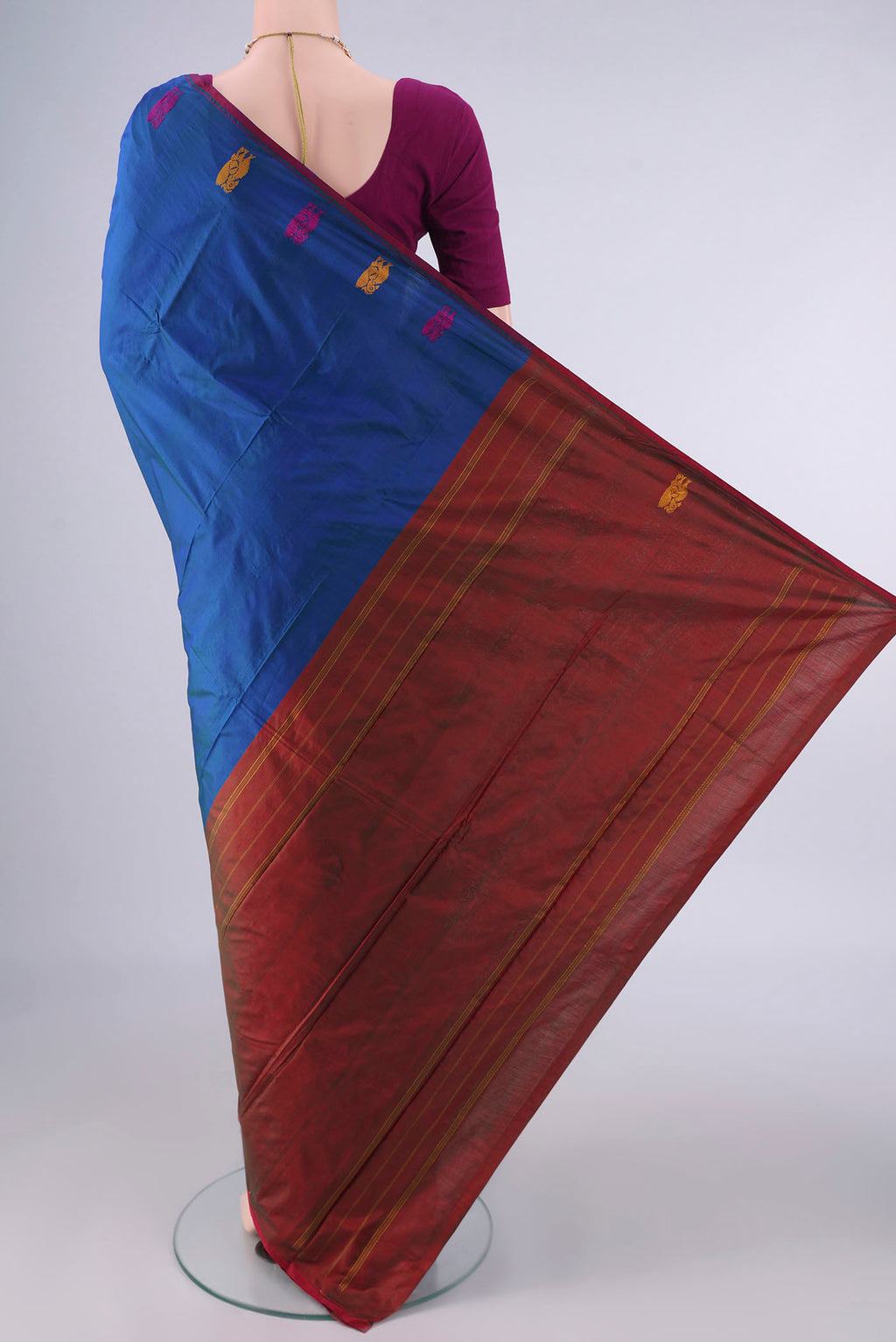Flat view of Pure Silk Blue Kanchipuram Saree with Plain Body and Thread Border. 