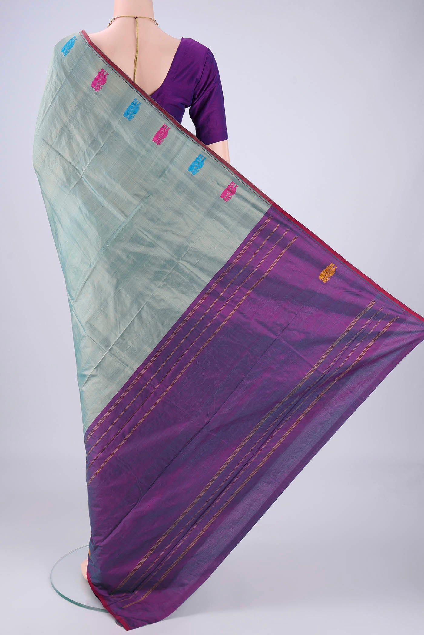 Flat view of Davys Grey Kanchipuram Silk Saree with Plain Body and Thread Border. 
