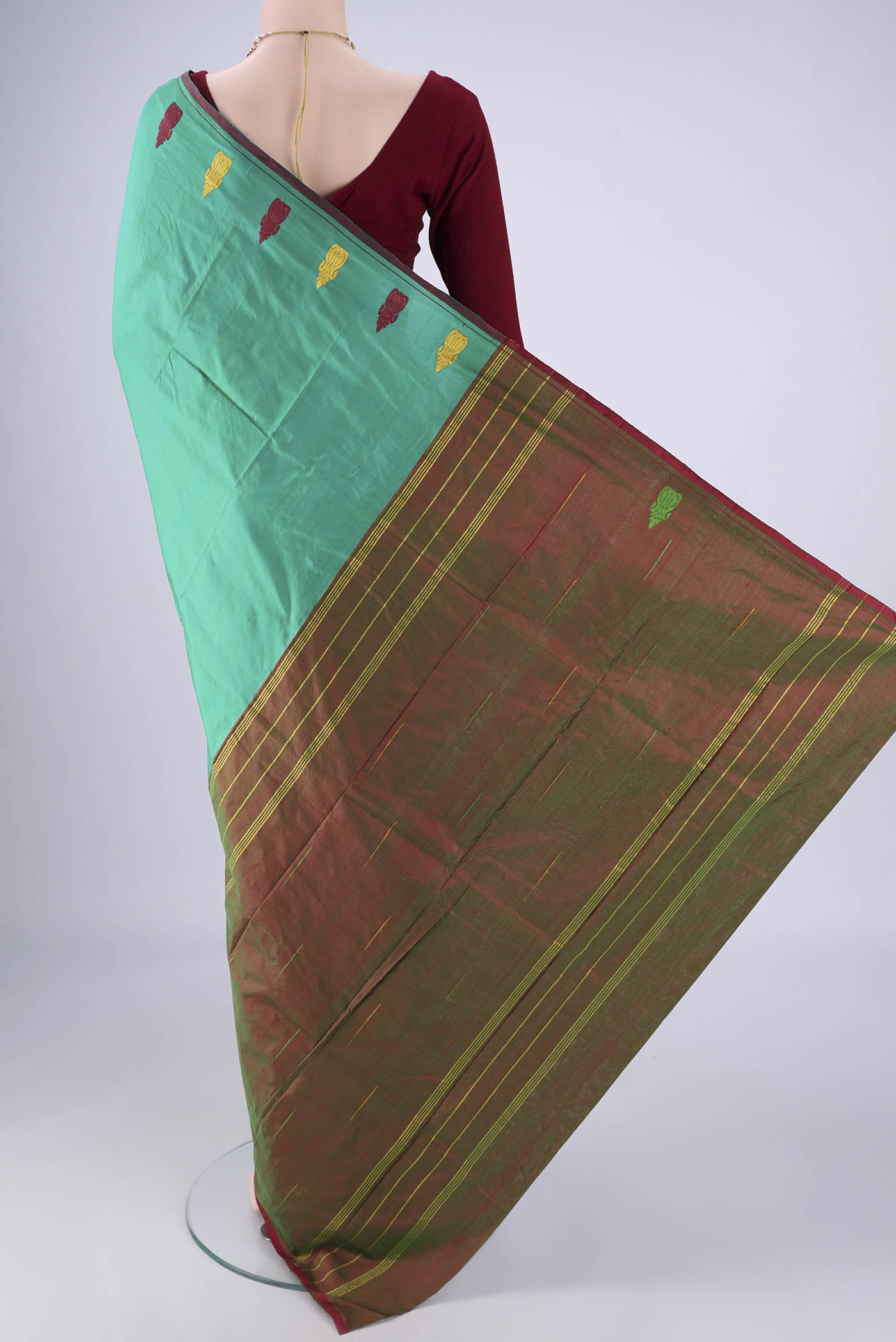 Flat view of Sea Green Kanchipuram Silk Saree with Plain Body and Thread Border. 