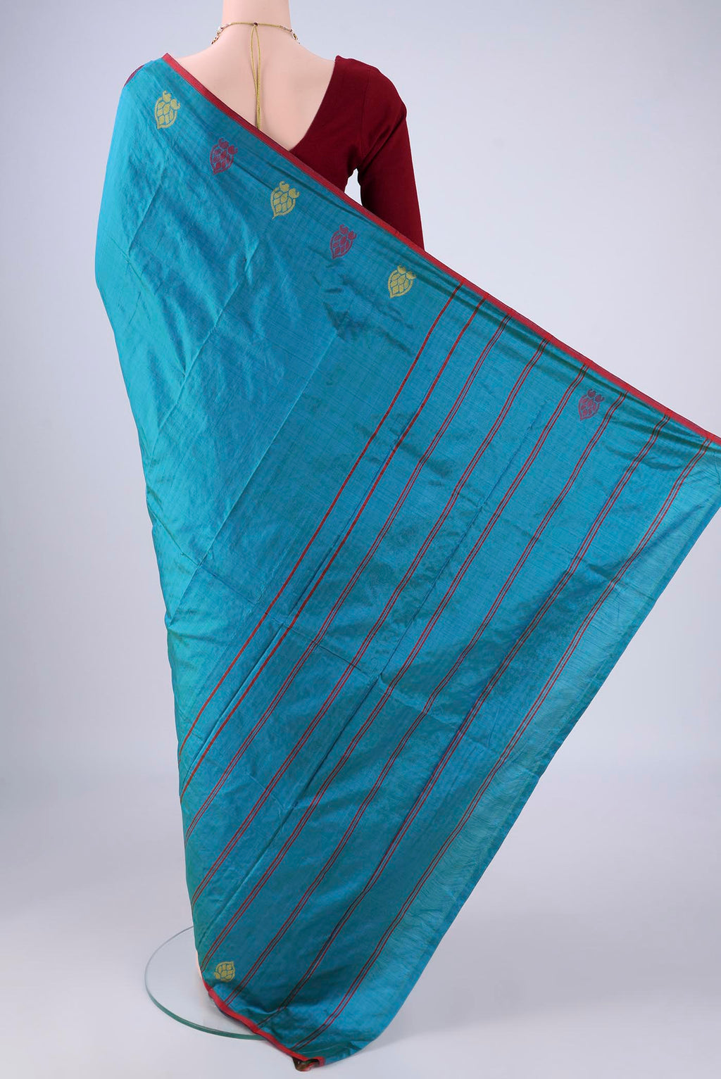 Flat view of Blue Kanchipuram Silk Saree with Plain Body and Thread Border. 