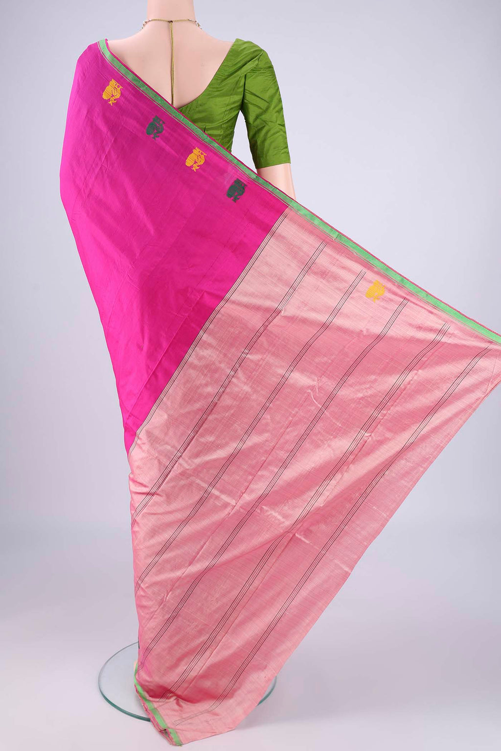 Flat view of Rani Pink Kanchipuram Silk Saree with Plain Body and Thread Border. 