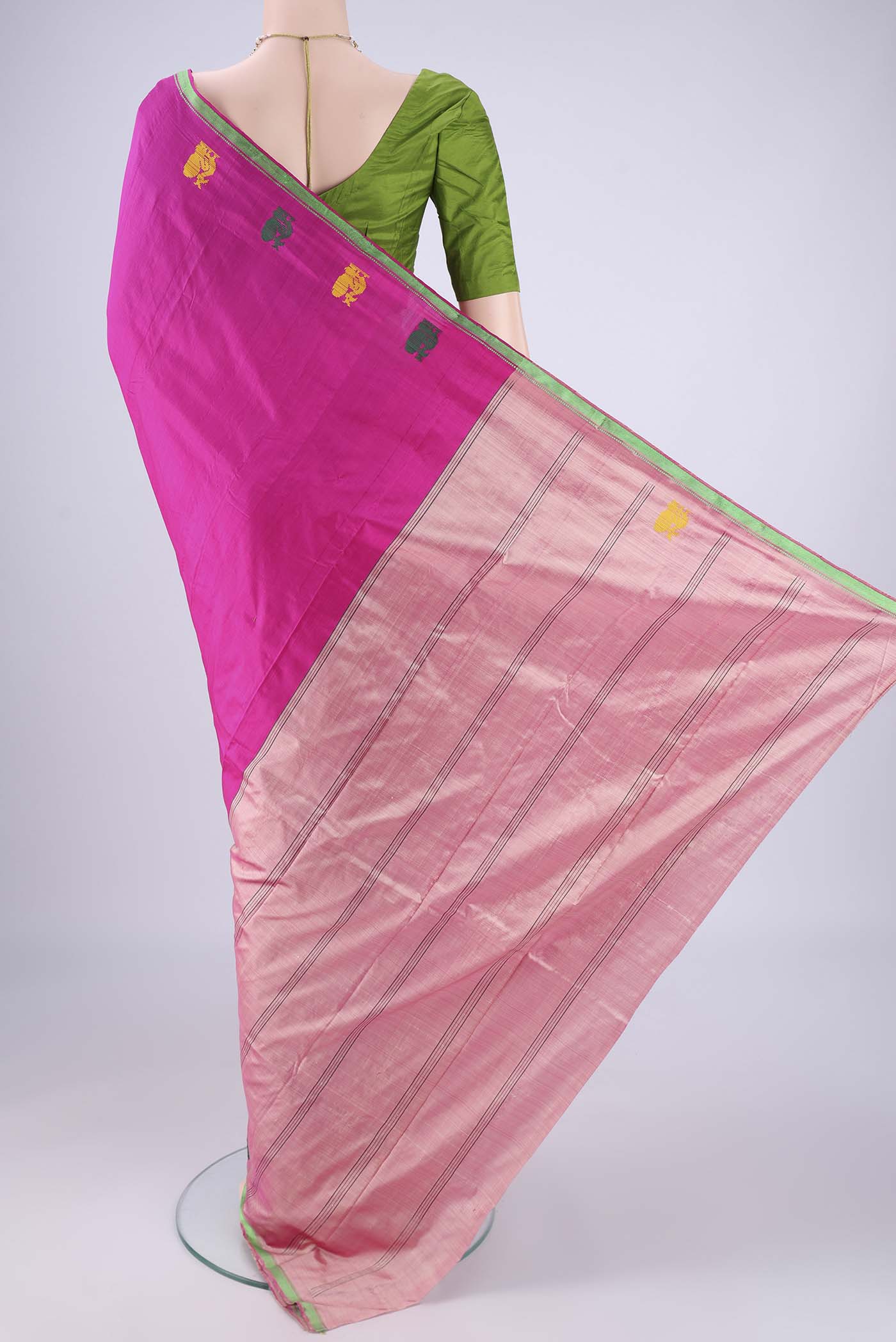 Flat view of Rani Pink Kanchipuram Silk Saree with Plain Body and Thread Border. 