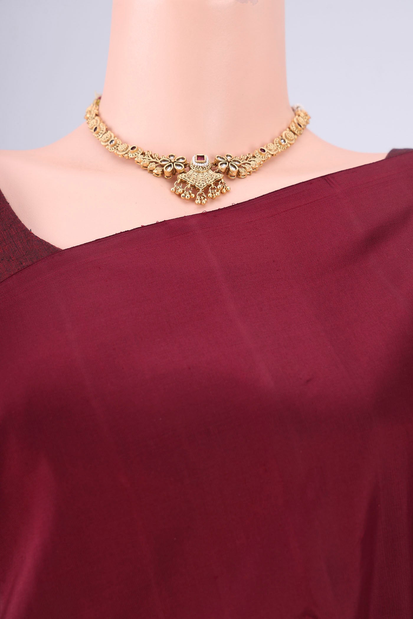 Border image of Maroon Dual Tone Kanjivaram Silk Saree with Plain Body and Rising Temple Border. 