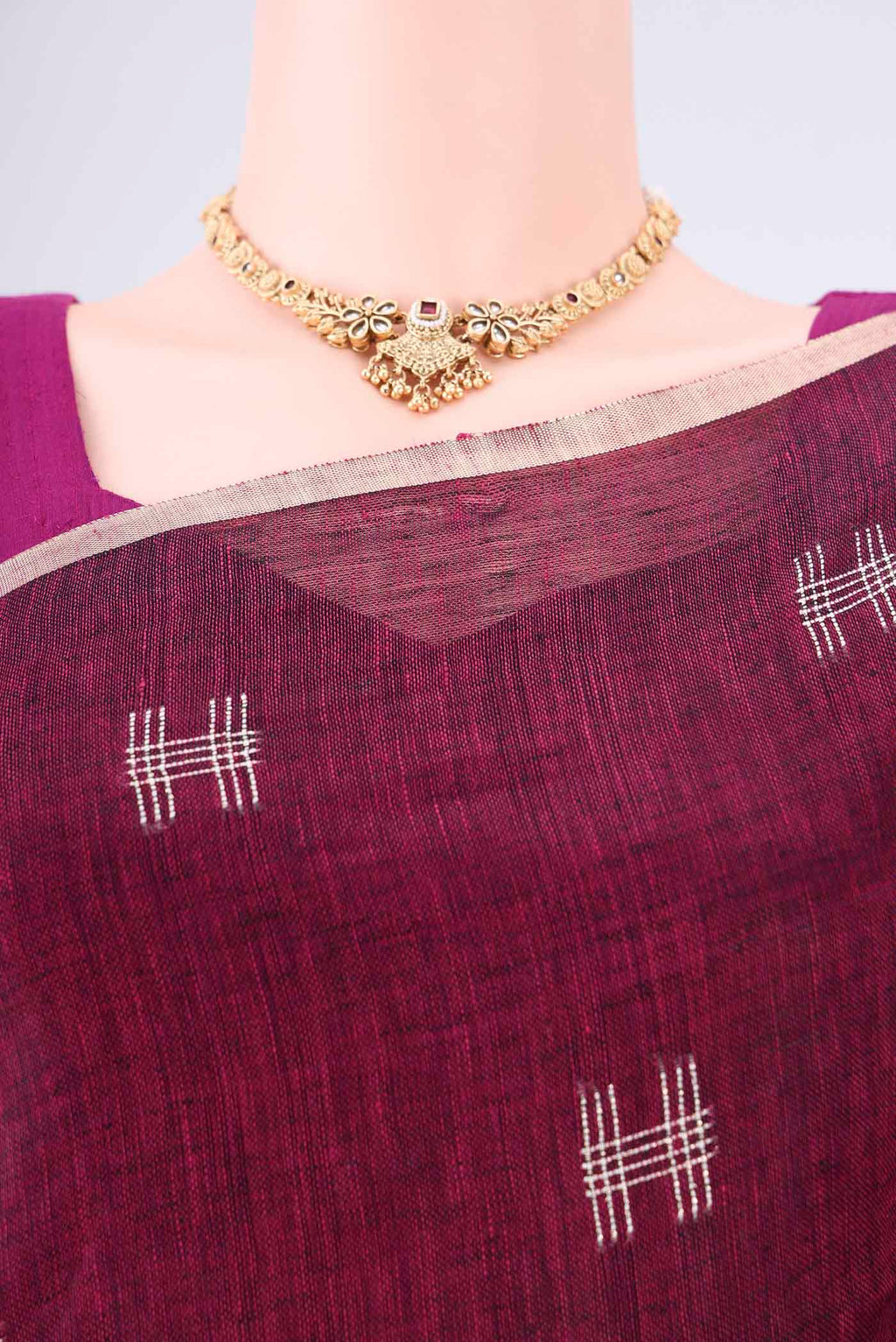Border image of Light Magenta Linen Cotton Saree with Thread Butta on the body and Zari Border. 