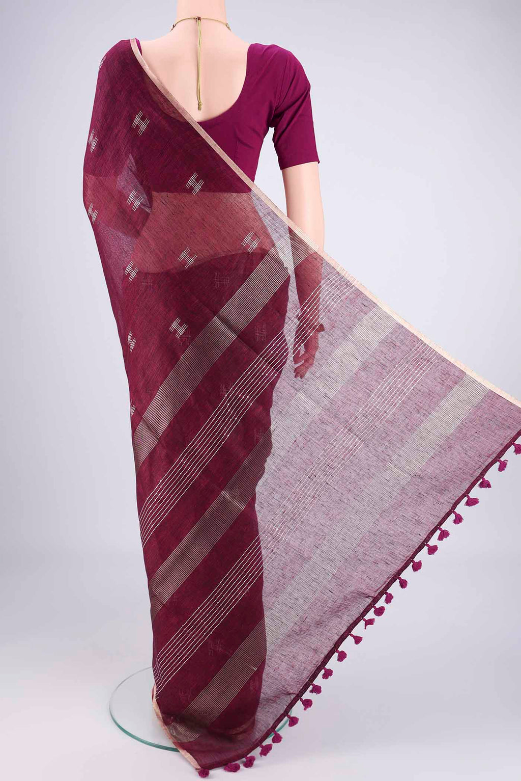 Flat view of Light Magenta Linen Cotton Saree with Thread Butta on the body and Zari Border. 