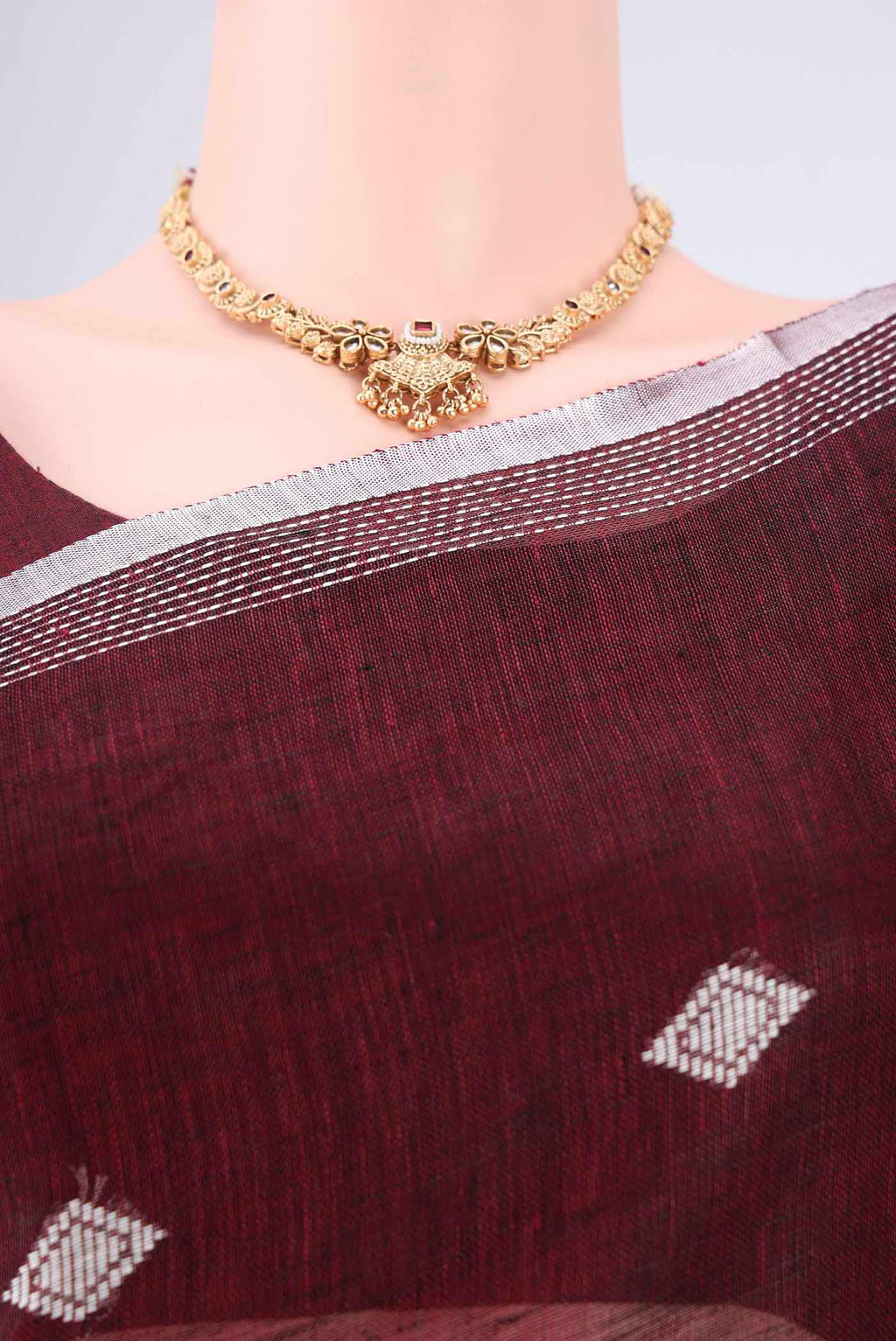Border image of Maroon Linen Cotton Saree with Thread Butta on the body and Zari Border. 