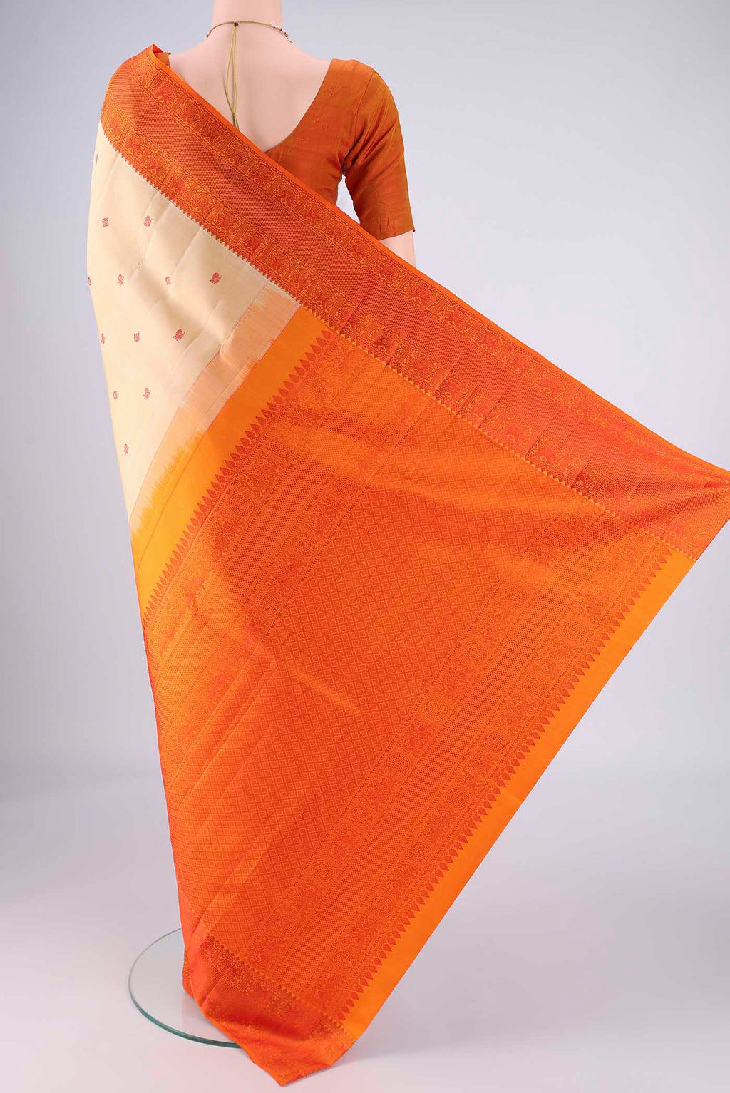 Flat view of Beige Kanchipuram Silk Saree with Thread Butta on the body and Thread Border. 