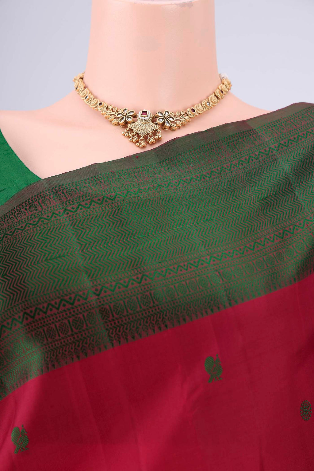 Border image of Maroon Kanchipuram Silk Saree with Thread Butta on the body and Thread Border. 
