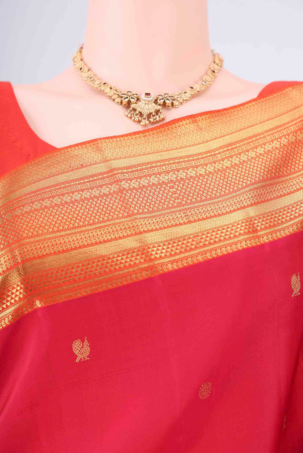 Border image of Pure Silk Pure Zari Dark Pink Kanchipuram Saree with Zari Butta on the body and Zari Border. 