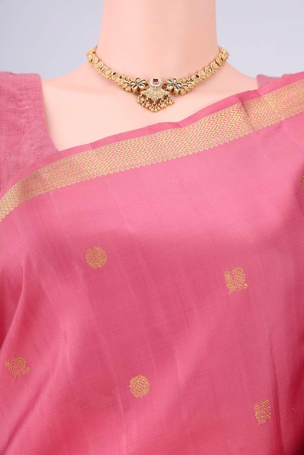 Border image of Pure Silk Pure Zari Pink Kanchipuram Saree with Zari Butta on the body and Zari Border. 
